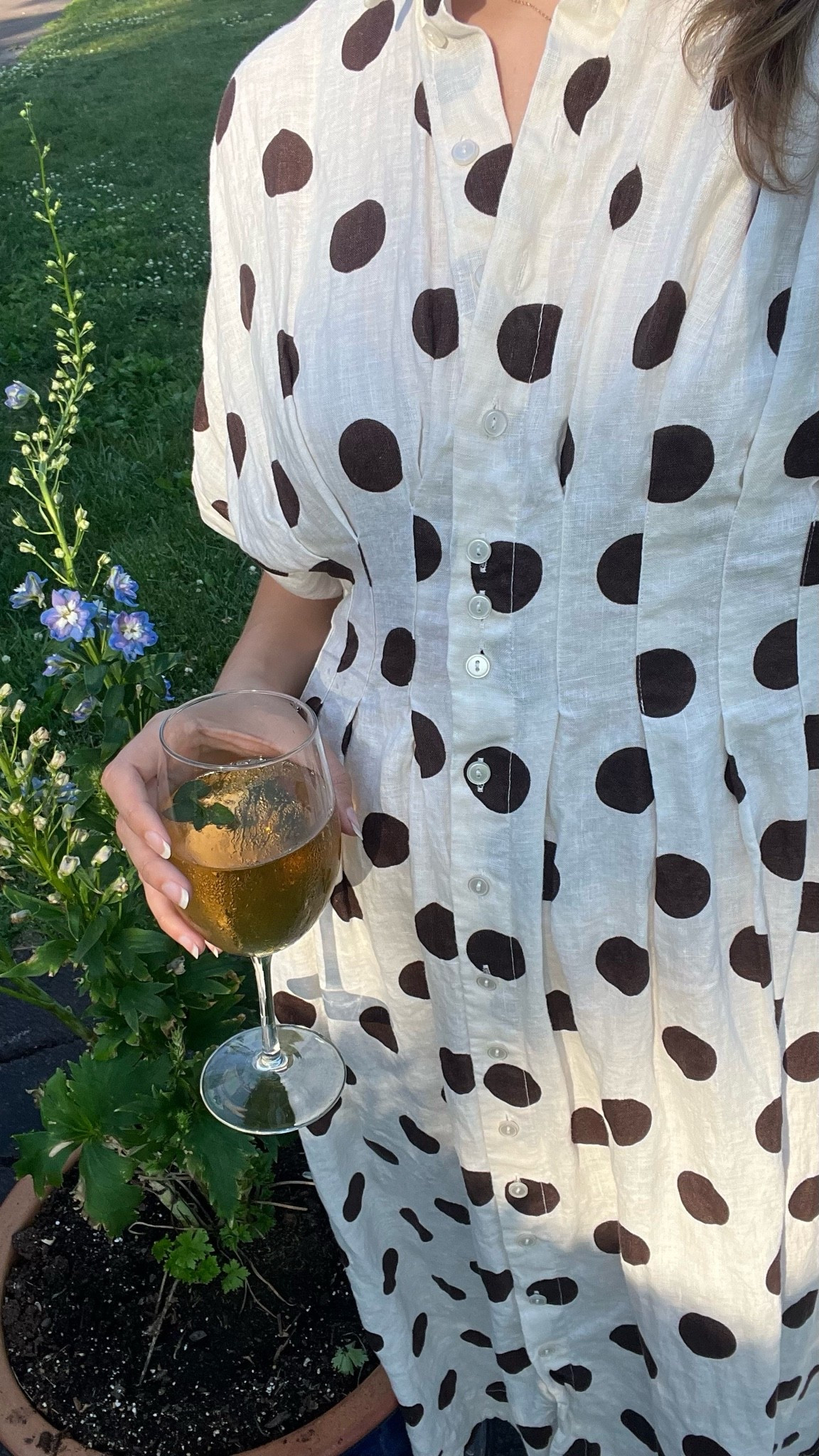 6/15/26 🤍 summer date night outfit inspiration in my linen Anthropologie Tobie dress! So lightweight and pretty from Nuuly 💌 paired it with black sandals and black sunnies! Unfortunately not available secondhand yet, but lots of the maxis are currently on sale on Anthropologie’s website right now!

#LTKgrwm #LTKootd