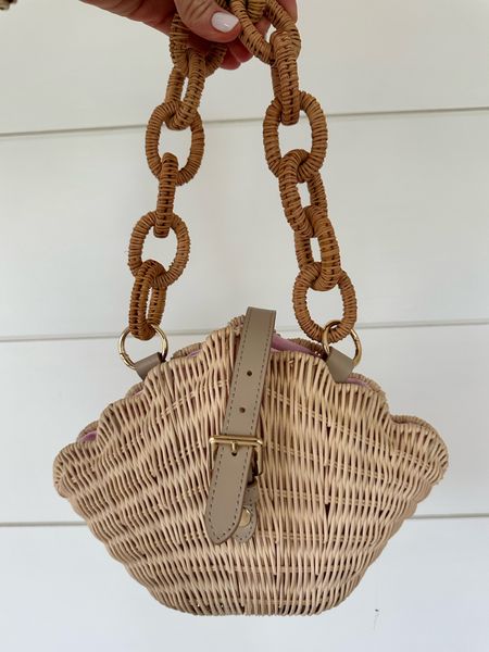 THE summer accessory is…. The shell bag!! 

#LTKTravel #LTKWedding #LTKSeasonal