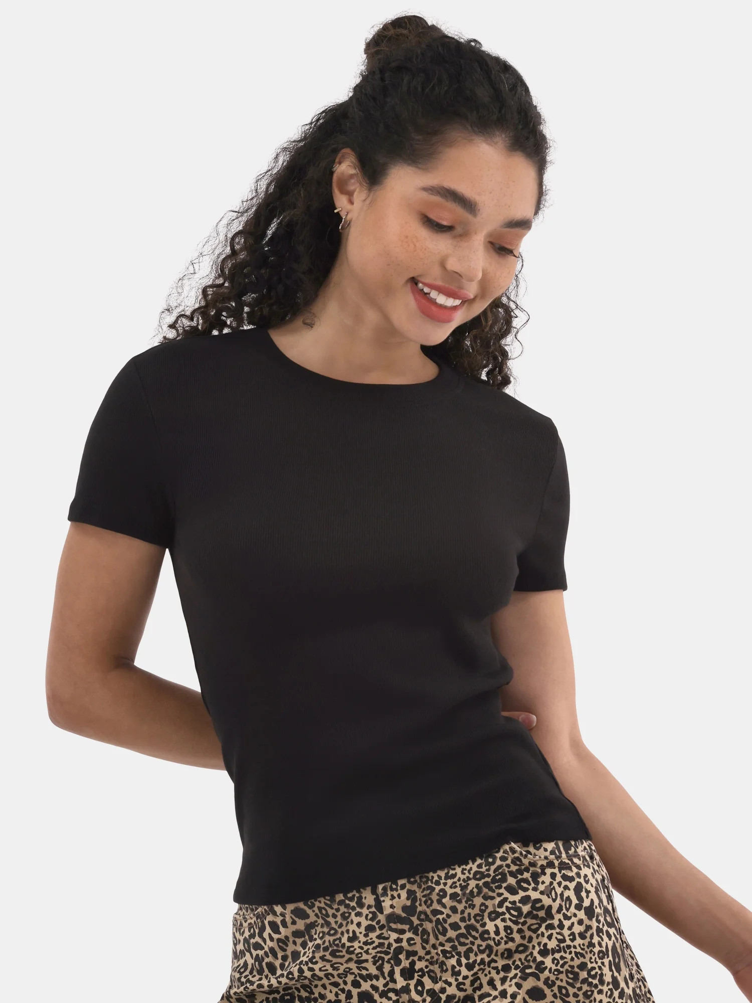 No Boundaries Ribbed Crewneck Tee with Short Sleeves, Women's | Walmart (US)