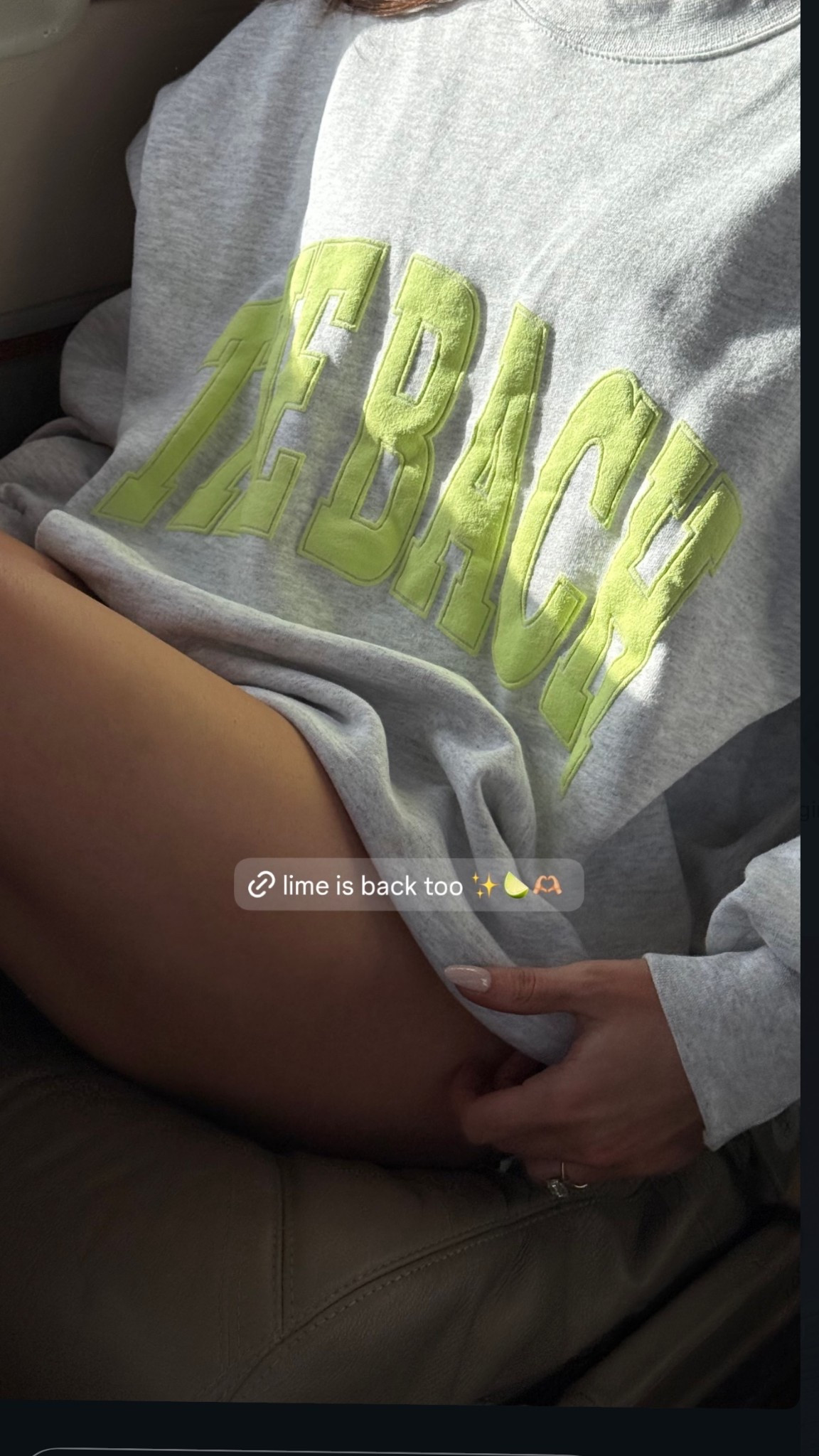 The Bar sweatshirt back in stock in lime 🍋‍🟩 