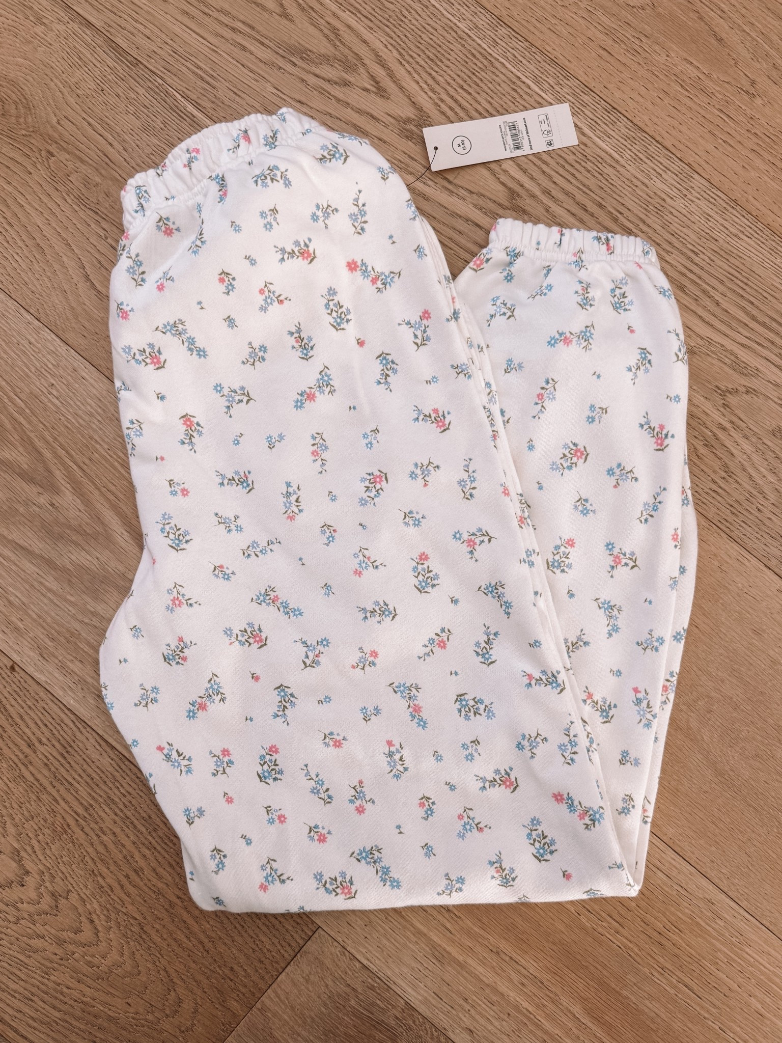 Cutest $12 sweats from Walmart! 

#LTKHoliday #LTKSeasonal