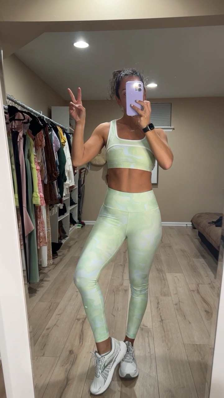 Peloton Apparel sale— 40% off!! Wearing size small bra and xs leggings! 🤩🤩

#LTKfitness #LTKsalealert #LTKstyletip
