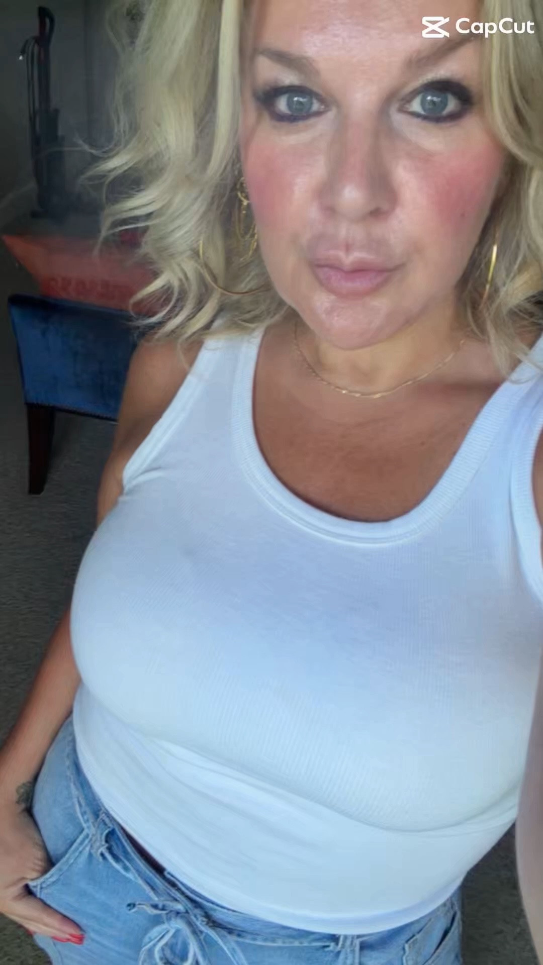 Summer basics that never let me down. 🤍

A great white tank is one of those pieces that works with everything. I paired this Z Supply ribbed tank with my favorite Liverpool jeans, added my go-to Peepers, and finished it with simple gold accessories for an easy everyday look.

Everything is linked in my LTK, including sizing. ✨

🤍 Z Supply Tank
👖 Liverpool Jeans
🕶️ Peepers Readers
🛍️ Charlie Boutique

#LTKStyle #LTKFinds #EverydayStyle #ZSupply #LiverpoolJeans #Peepers #CasualChic #SummerStyle #CharlieBoutique #WearWhatYouLove