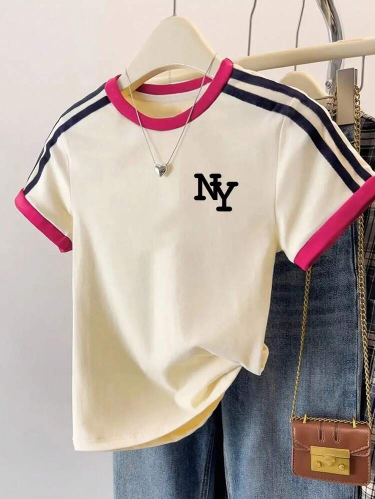 Camiseta Casual De Mujer Con Franja Lateral De Color Contrastante, Estilo Universitario Para Uso Diario, Top Ajustado De Verano Con Estampado Minimalista De Letras Y Parches De Colores | SHEIN