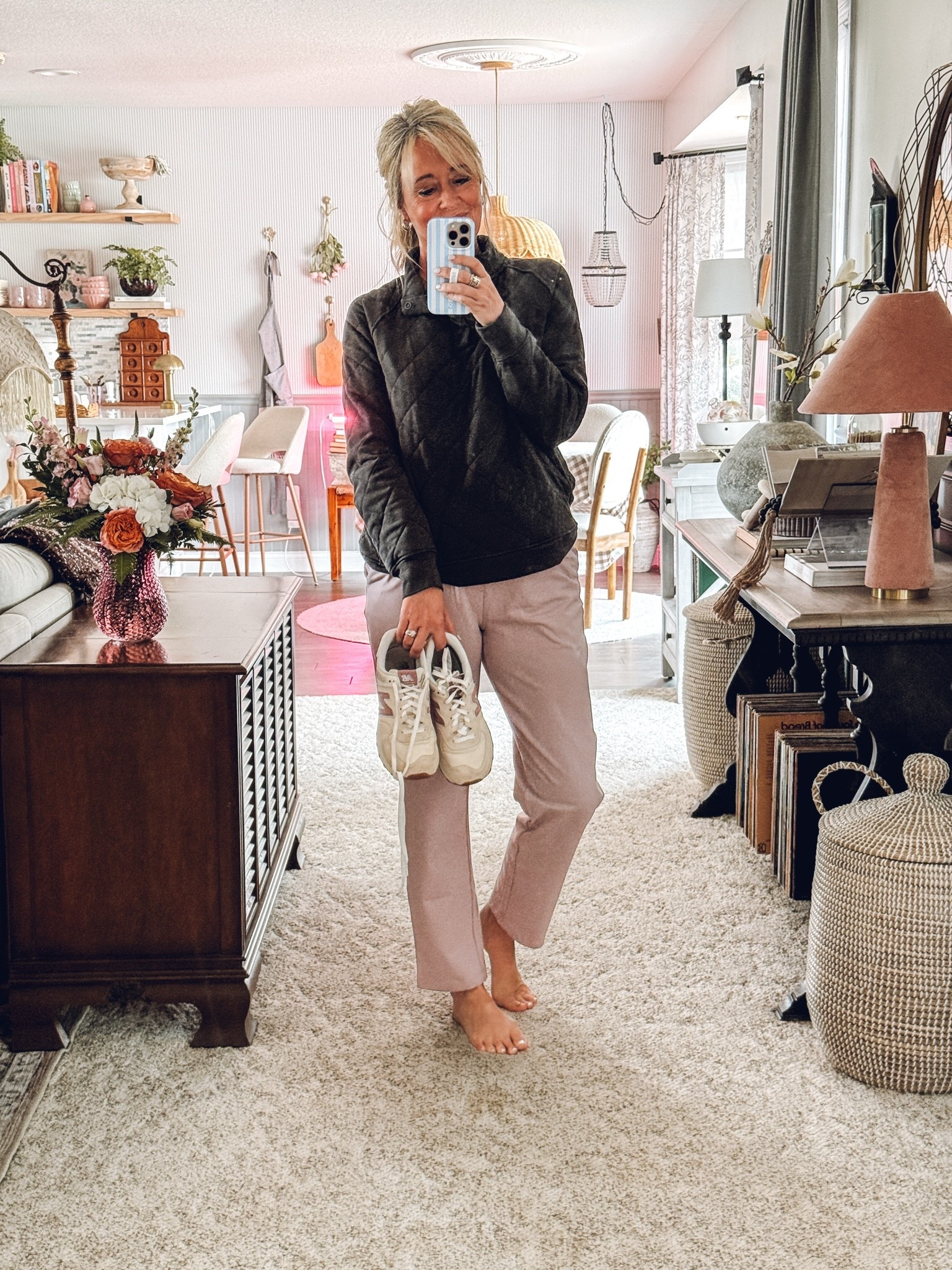 Back with another pair of my favorite cropped pants now in mauve!

#LTKmomlife #LTKMothersDay