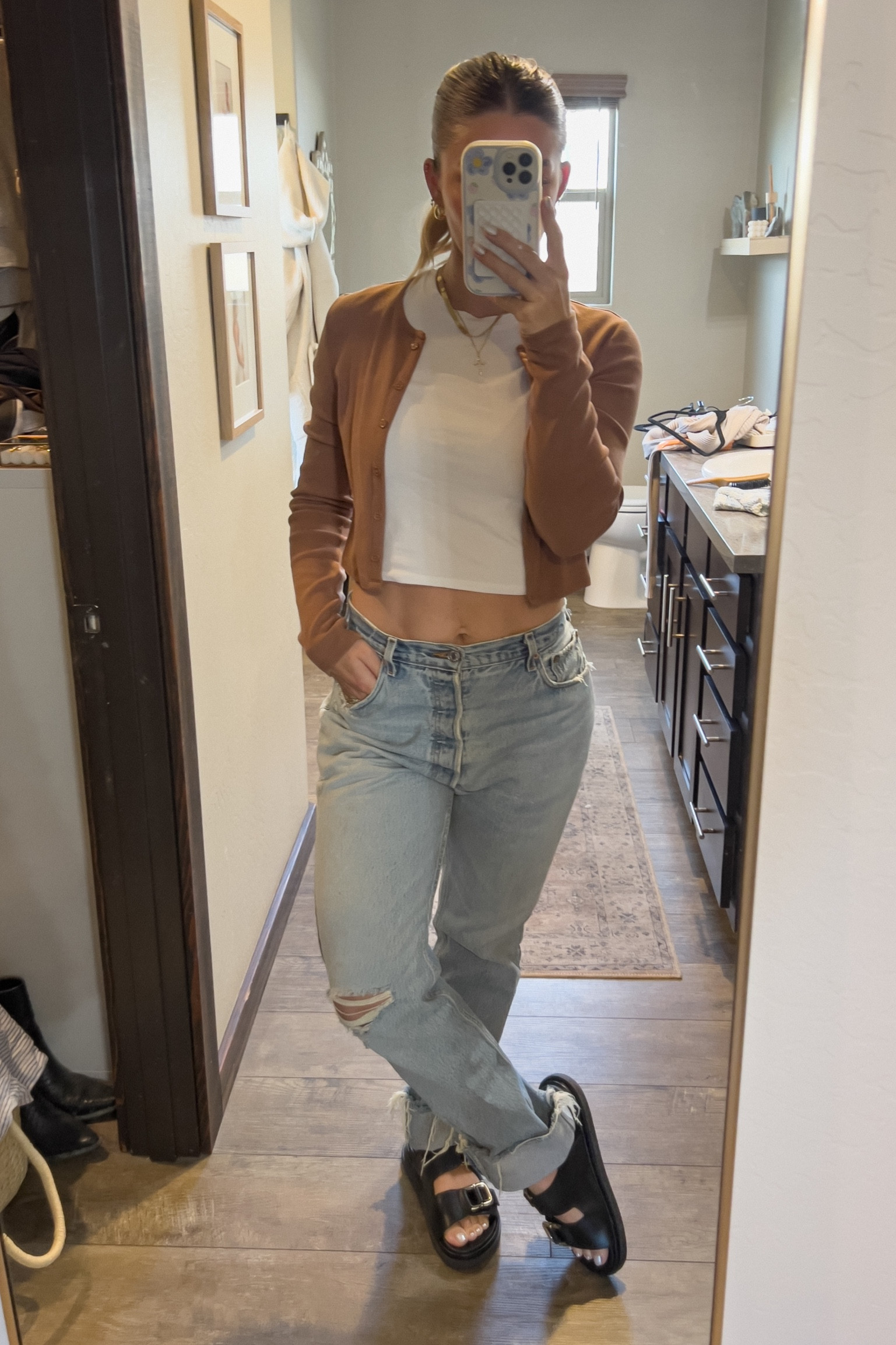 casual fall outfit 🫶🏻✨
Levi’s, white t shirt, cardigan, sandals 
- cardigan is old zara 

#LTKstyletip #LTKshoecrush #LTKfindsunder100