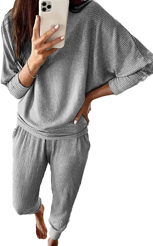 PRETTYGARDEN Women's 2 Piece Sweatsuit Solid Color Long Sleeve Pullover Long Pants Tracksuit With... | Amazon (US)