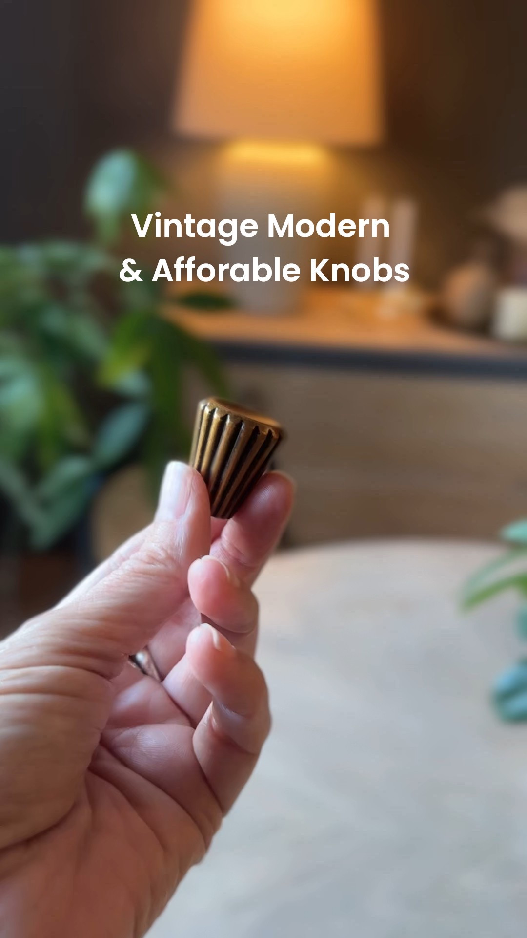 Aren’t these cute?! Love the fluted detailing and antique brass finish. #hardware #kitchen
