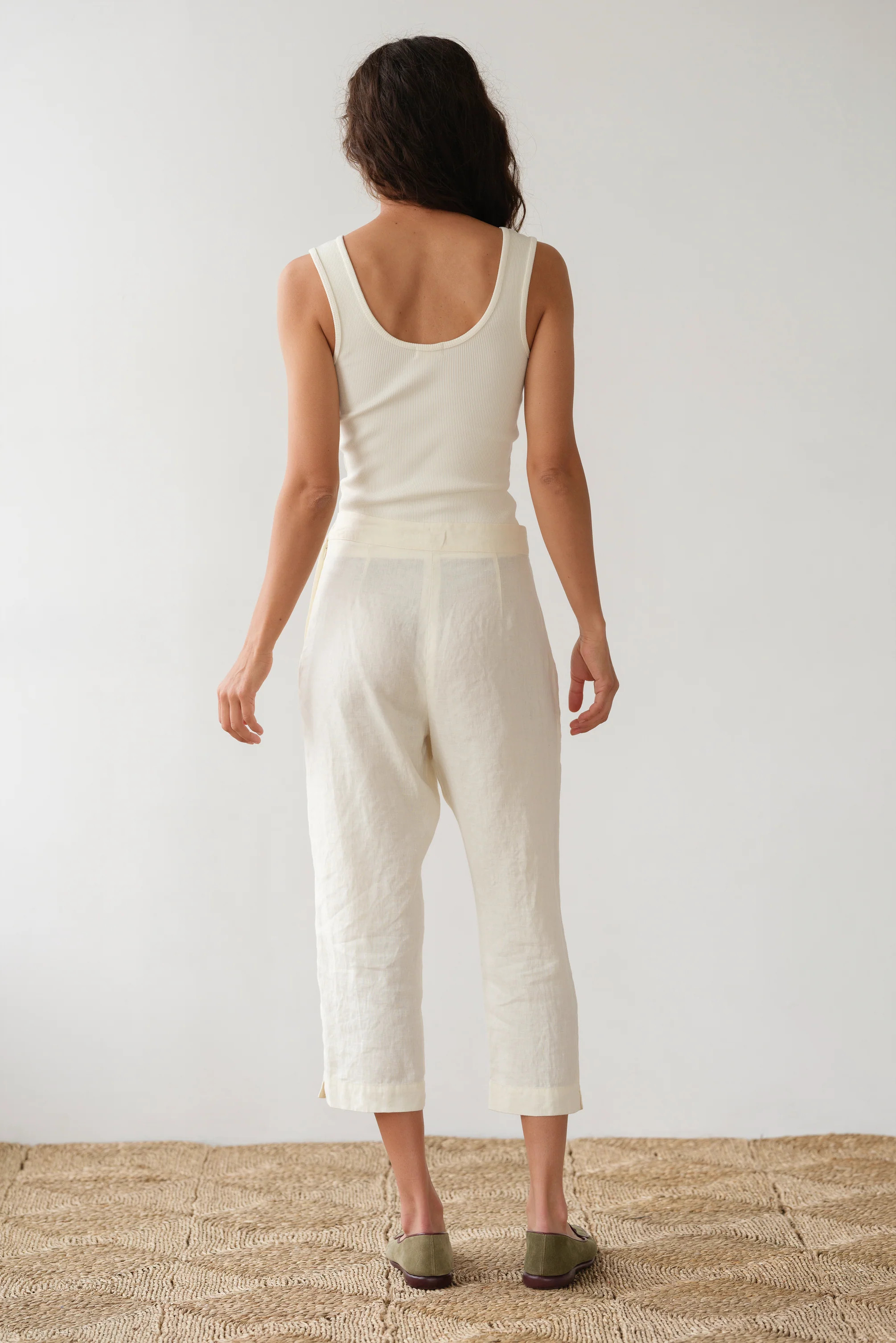 The Linen Capri Pant | DONNI.