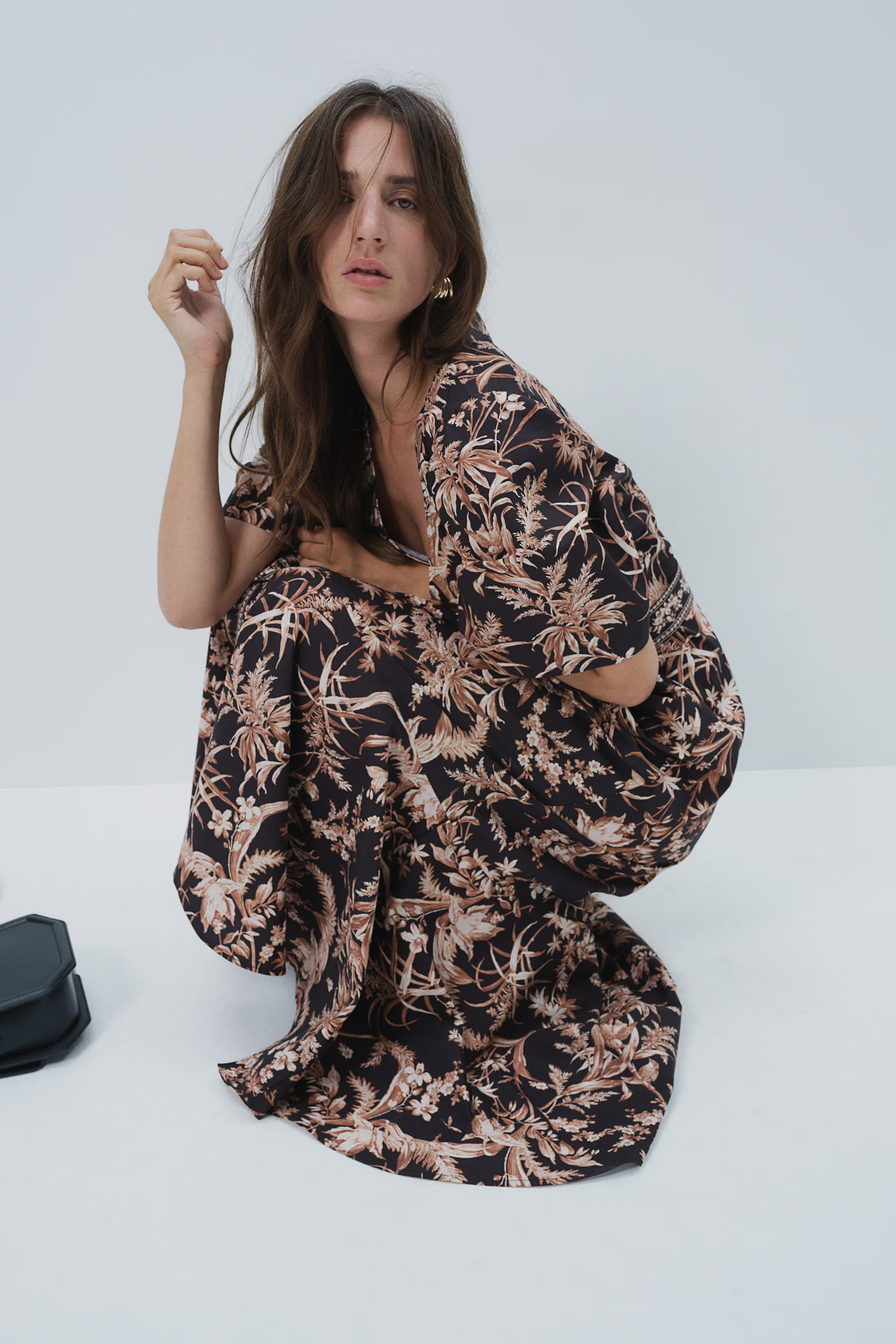 Tie-Belt Dress - V-neck - Short sleeve - Black/patterned - Ladies | H&M US | H&M (US + CA)