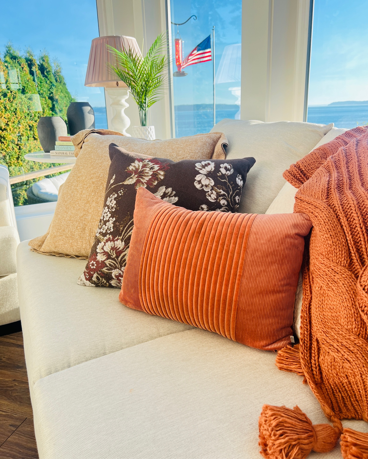 Transitioning into fall decor

#LTKHome #LTKFindsUnder50 #LTKStyleTip