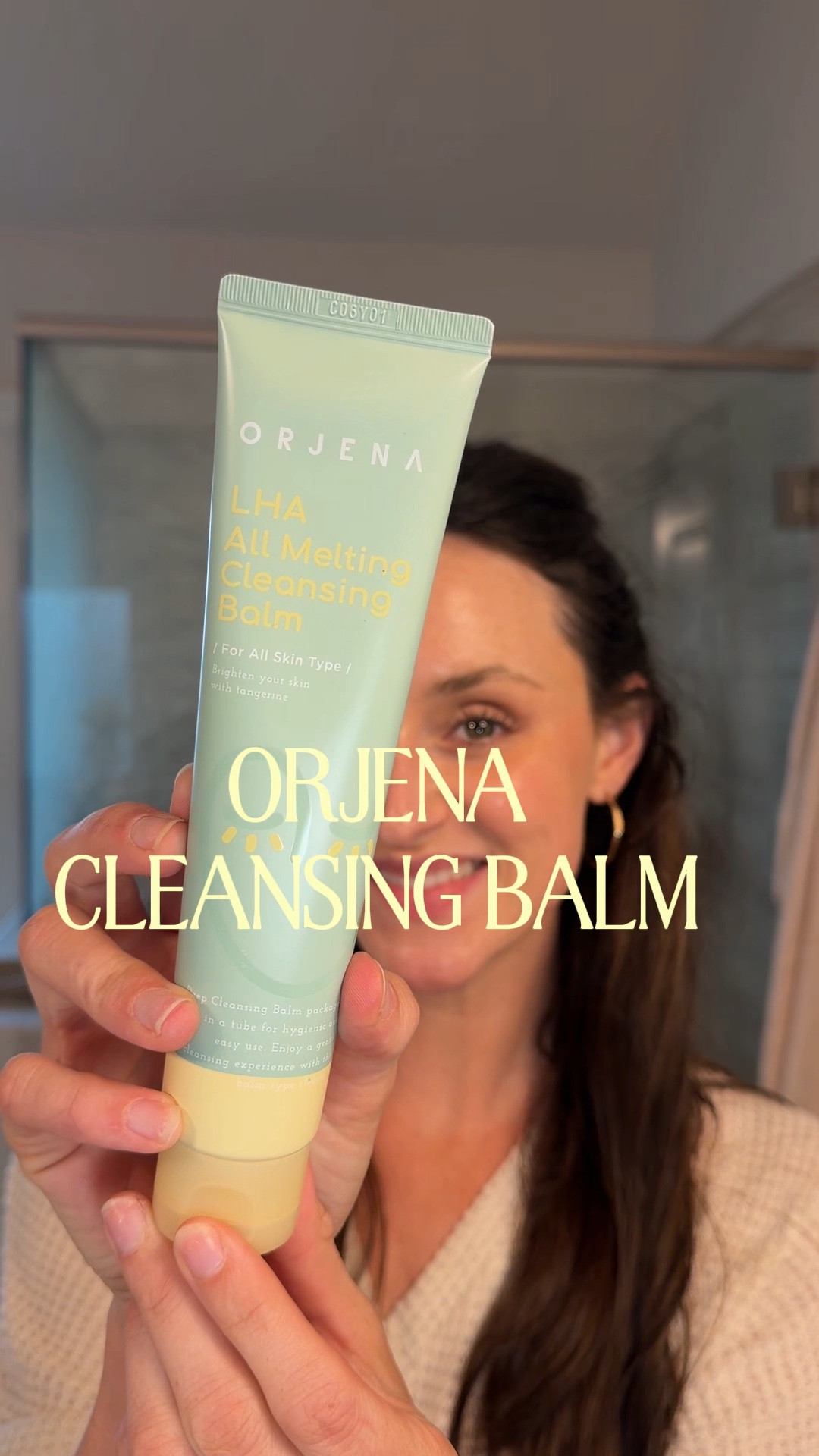 This cleansing balm is the bomb 

Gentle exfoliation + a cleaner that turns into a milky texture and gets all the day off! 

#allmelting #tubecleansingbalm #kbeauty #kbeautyroutine