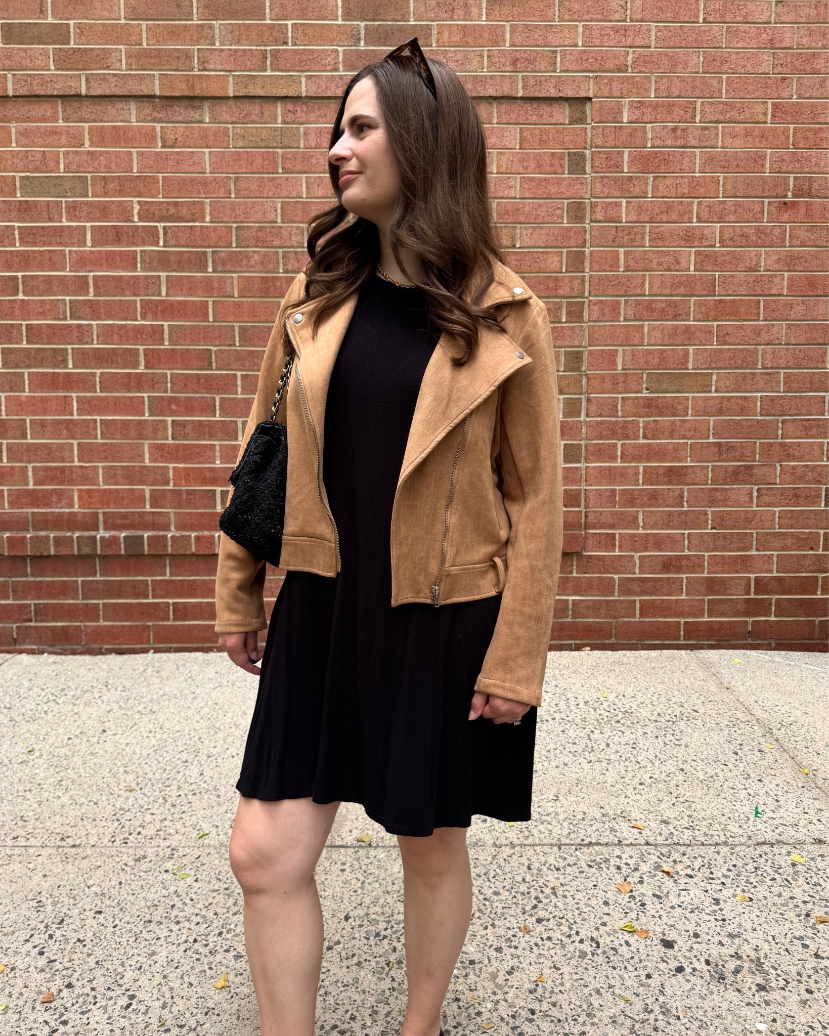 This lightweight suede jacket is perfect for summer. I kept it super simple and styled it with a black shift dress and some leopard flats. I also threw in my sunglasses and black shoulder bag.

#LTKootd