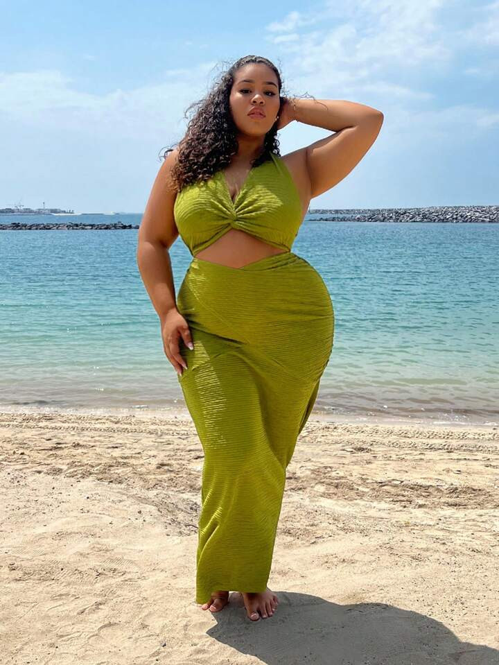 SHEIN SXY Plus Size Halter Neck Texture Fabric Halter Top & Skirt Two Pieces Set,Holiday Outfits Boho | SHEIN