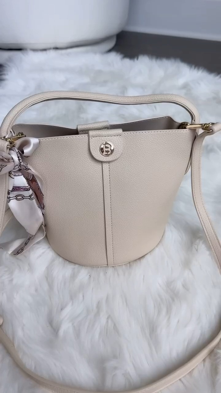 The cutest new bucket bag from Amazon! Loving it for fall! 

 #LTKootd #LTKOver40 #LTKSaleAlert