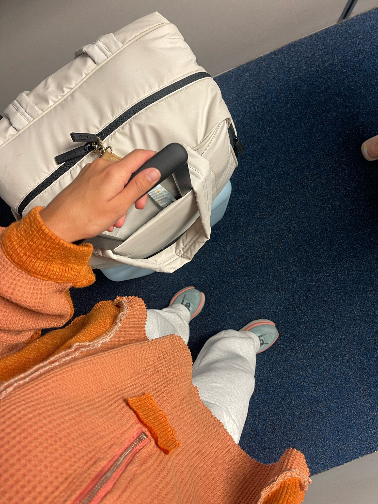 sweater (code viv15) + travel bags

#LTKSeasonal #LTKfindsunder100