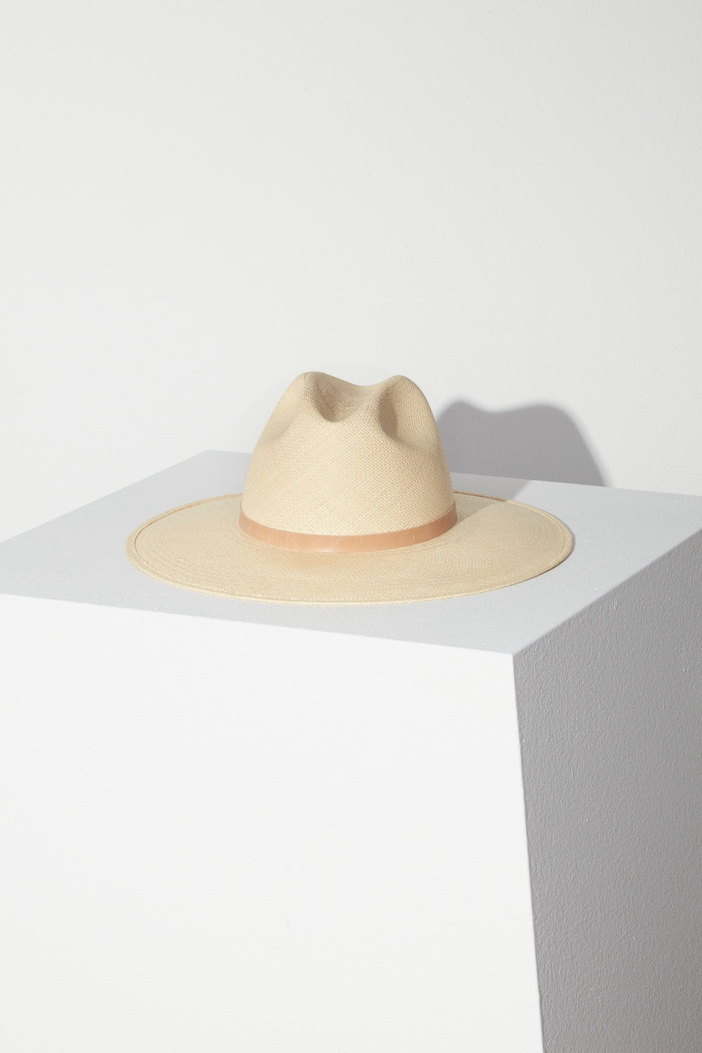 Antoni | Janessa Leone