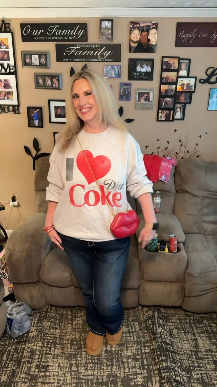Happy Saturday y’all! Love my @oldnavy @Dietcoke sweatshirt!  #dietcoke #oldnavy #ootd 

#LTKootd
