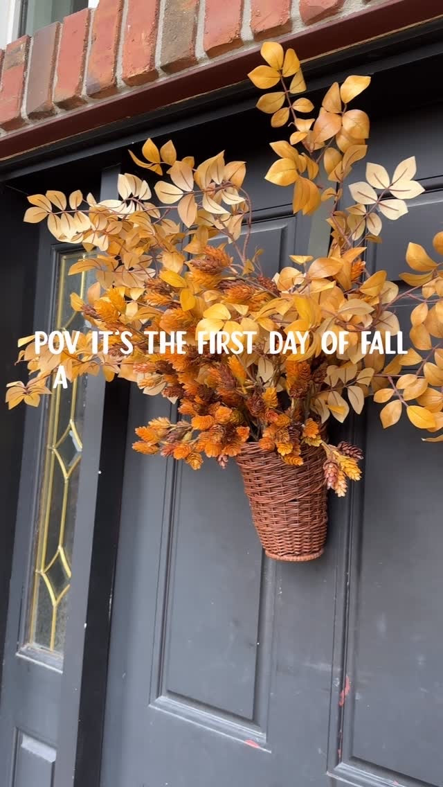 Apparently my favorite decorating style is “five minutes before I have to leave.” 😂🍂 or is that because that’s all I have time for? Regardless…

It’s officially the first day of fall, which obviously meant the front door needed a little seasonal intervention before preschool pickup.

A basket I already had, a whole lot of faux stems, and just enough time pressure to make me wildly productive. ADHD at its finest. And honestly, I think she turned out pretty cute. 🤎

Comment “FALL” and I’ll send you the links! 🍁

#homestyling #momlife #fallfrontdoor #easydecorideas #homeinspo