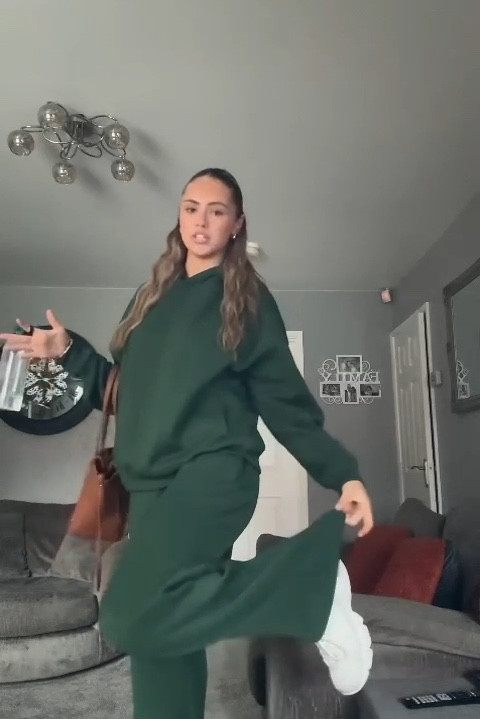 OOTD

Kaiia the label green tracksuit set, Polène bag dupe x

#LTKuk #LTKwinter