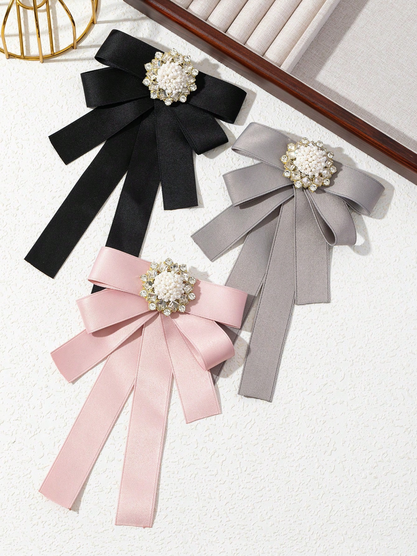 1 st Elegant Design Creatieve Stof Lint Strik Parel Zonnebloem Strass Legering Vrouwen Broche, Pr... | SHEIN