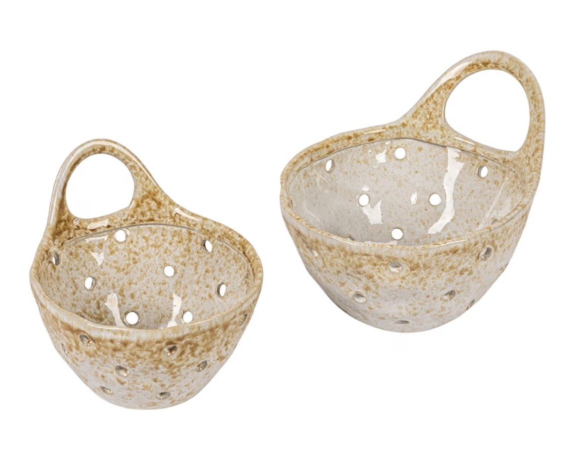 Ceramic fruit strainer