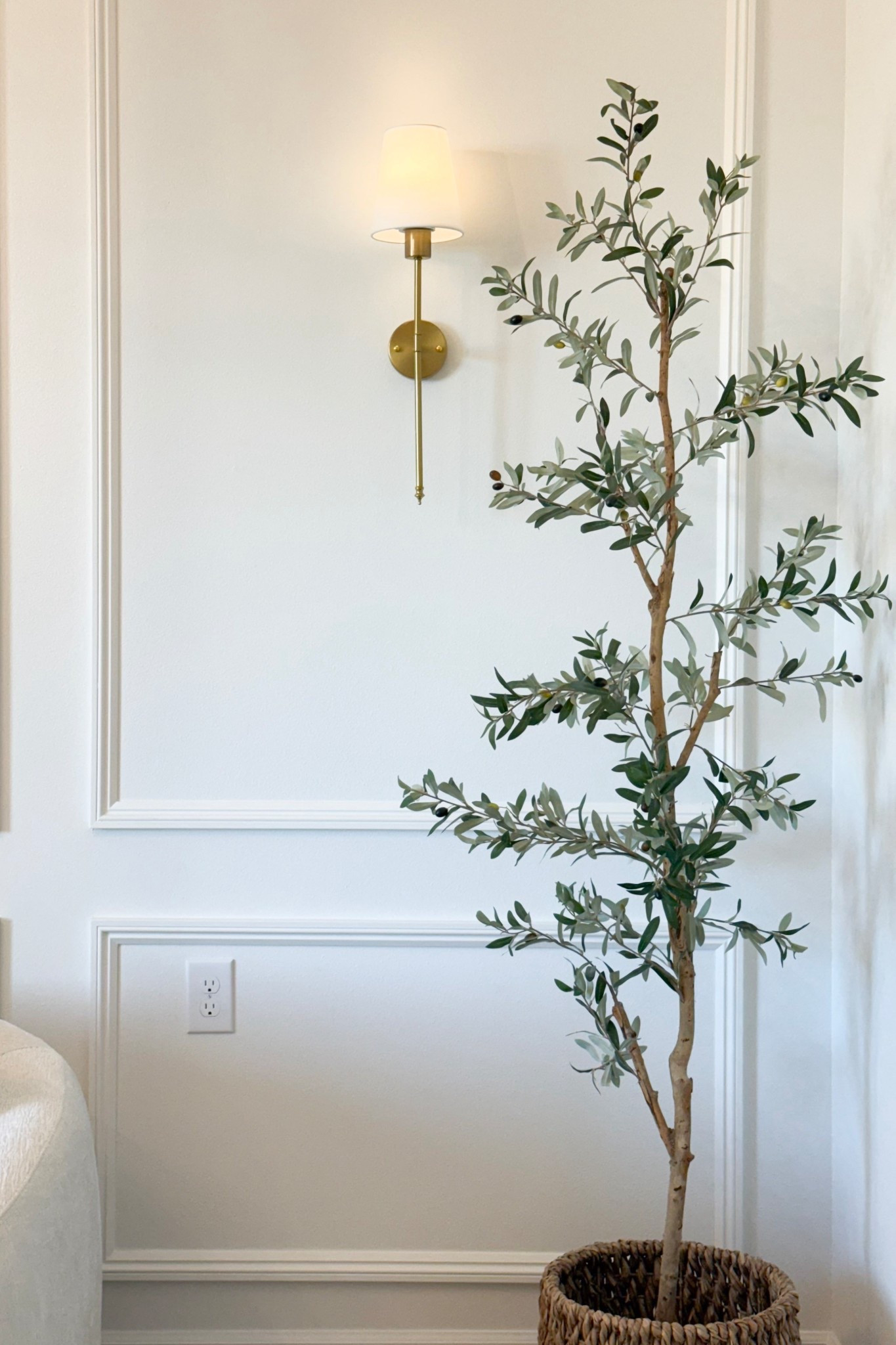 Love my little faux olive tree in this corner!

Home, home decor, home finds, home accents, faux tree, olive tree, neutral home, modern home, organic home, modern lighting, wall sconce, sofa, curved sofa

#LTKSeasonal #LTKHome