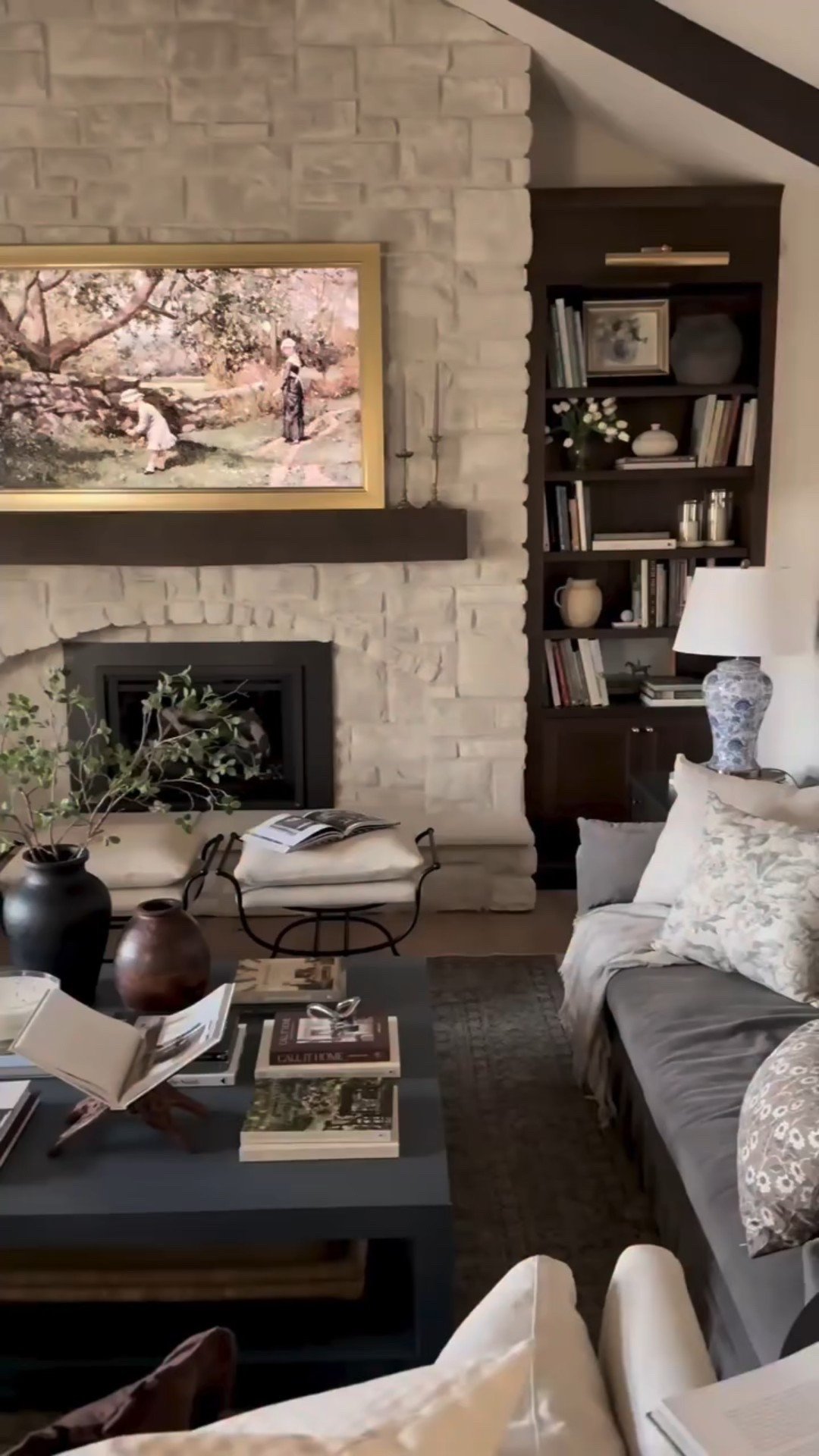 Little details that make a room feel cozy 

#LTKHome