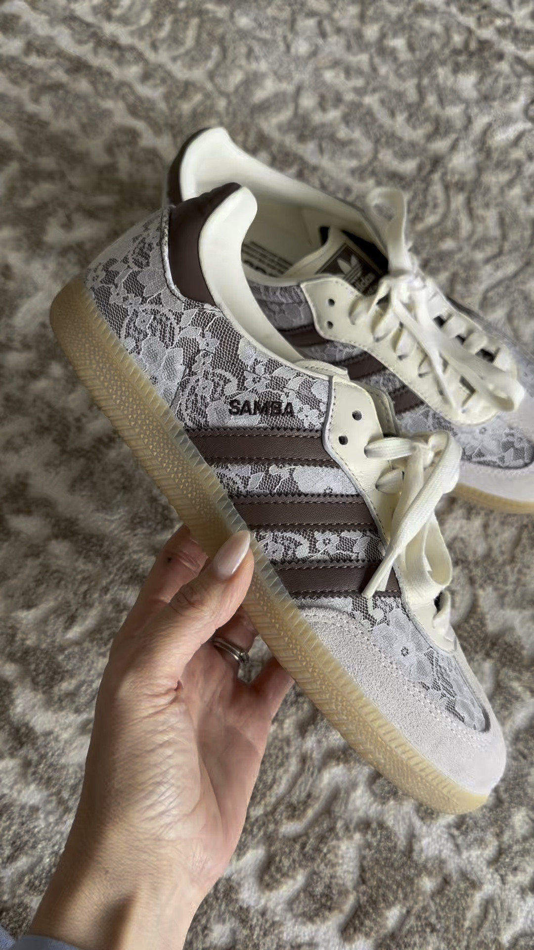 It fall sneaker! Perfect to go with all of your fall outfits

#LTKootd #LTKOver40 #LTKgrwm