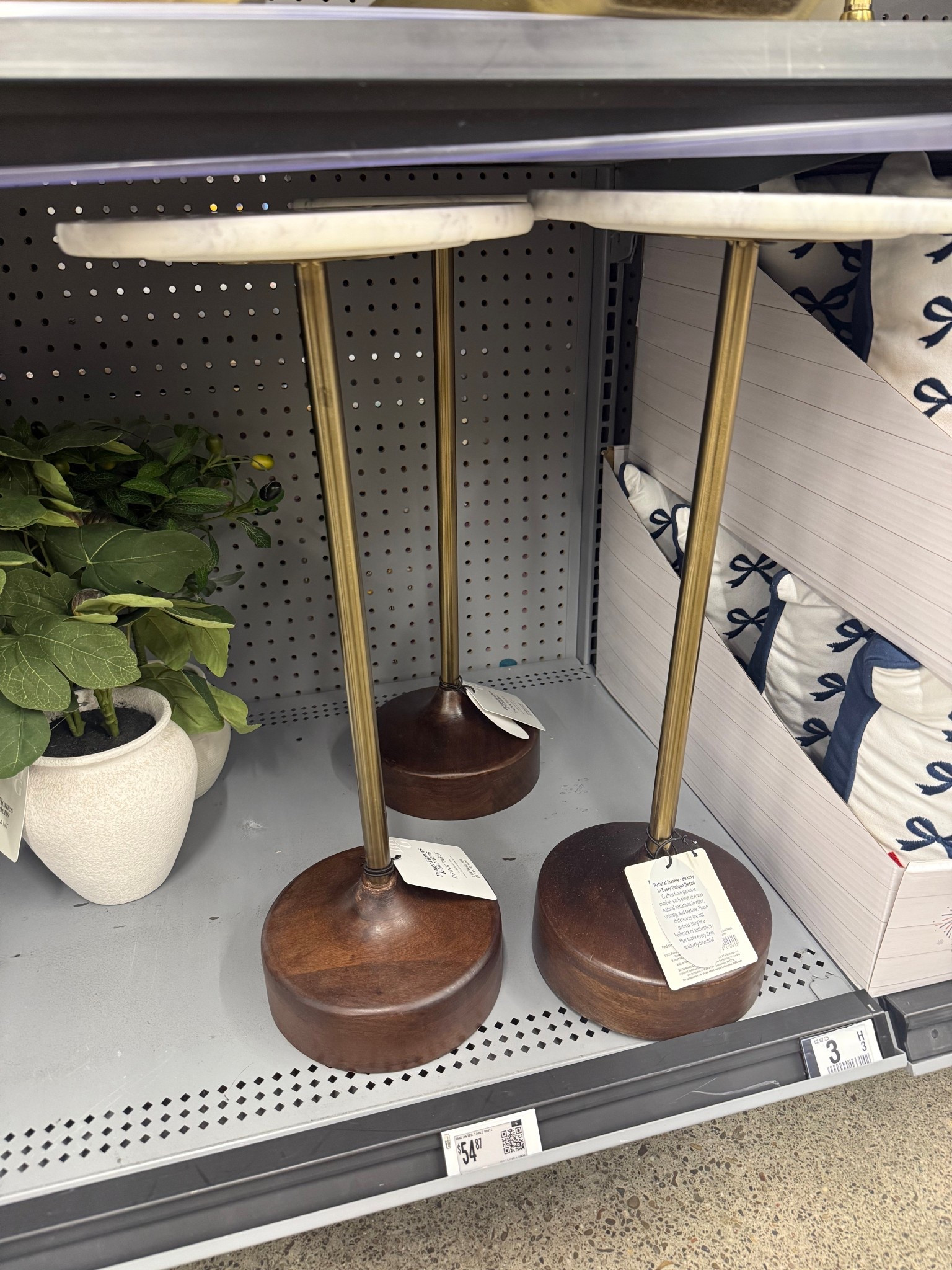 🤎⬇️ here’s all my store had of the affordable luxe marble drink table

such a good find — love the look for the price

definitely one of those pieces that goes fast when people spot it 

sharing this one + more trending from the brand and new sale items added today

#LTKSaleAlert #LTKHome