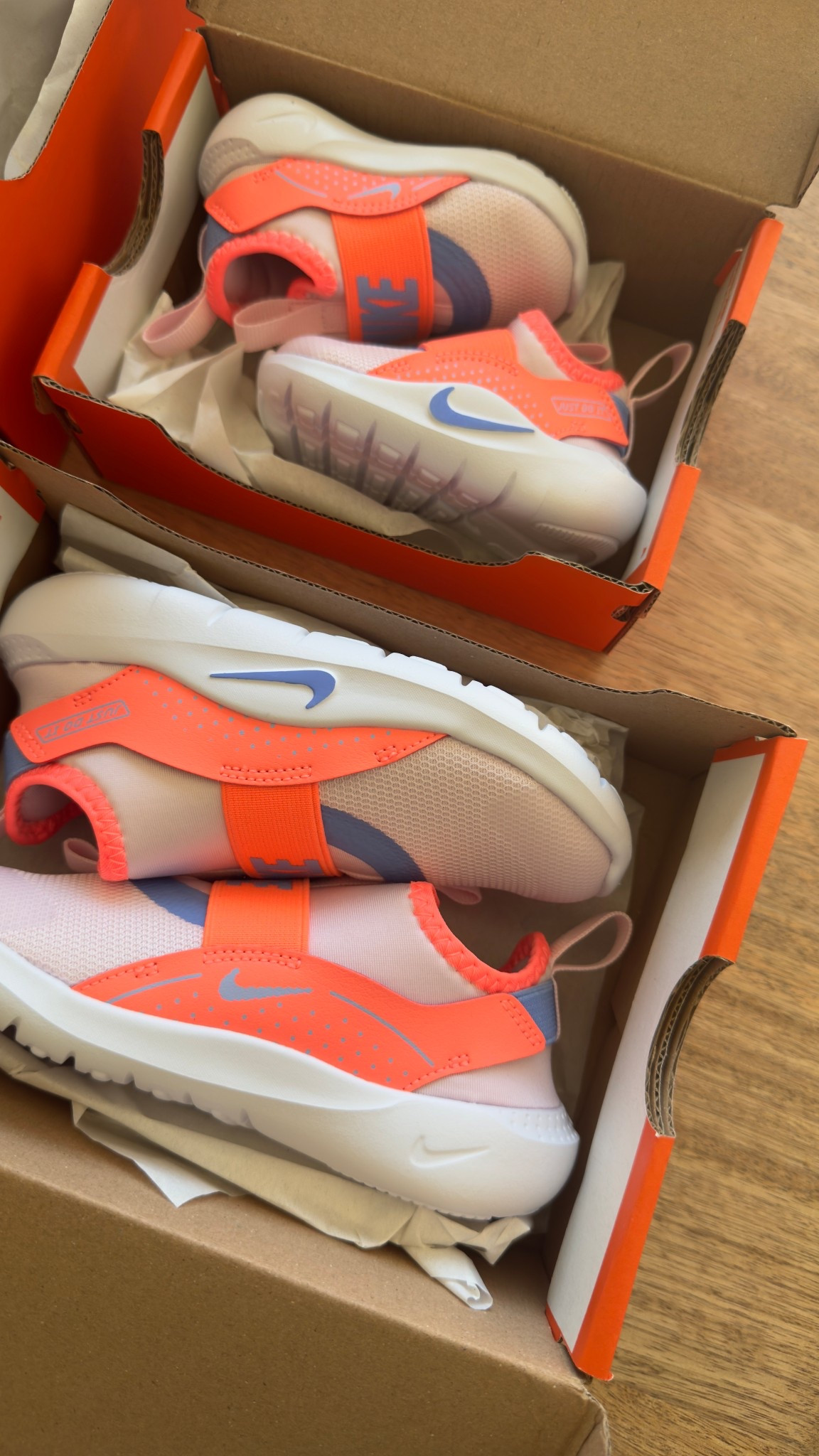 Easy slip on toddler shoes!

#nike