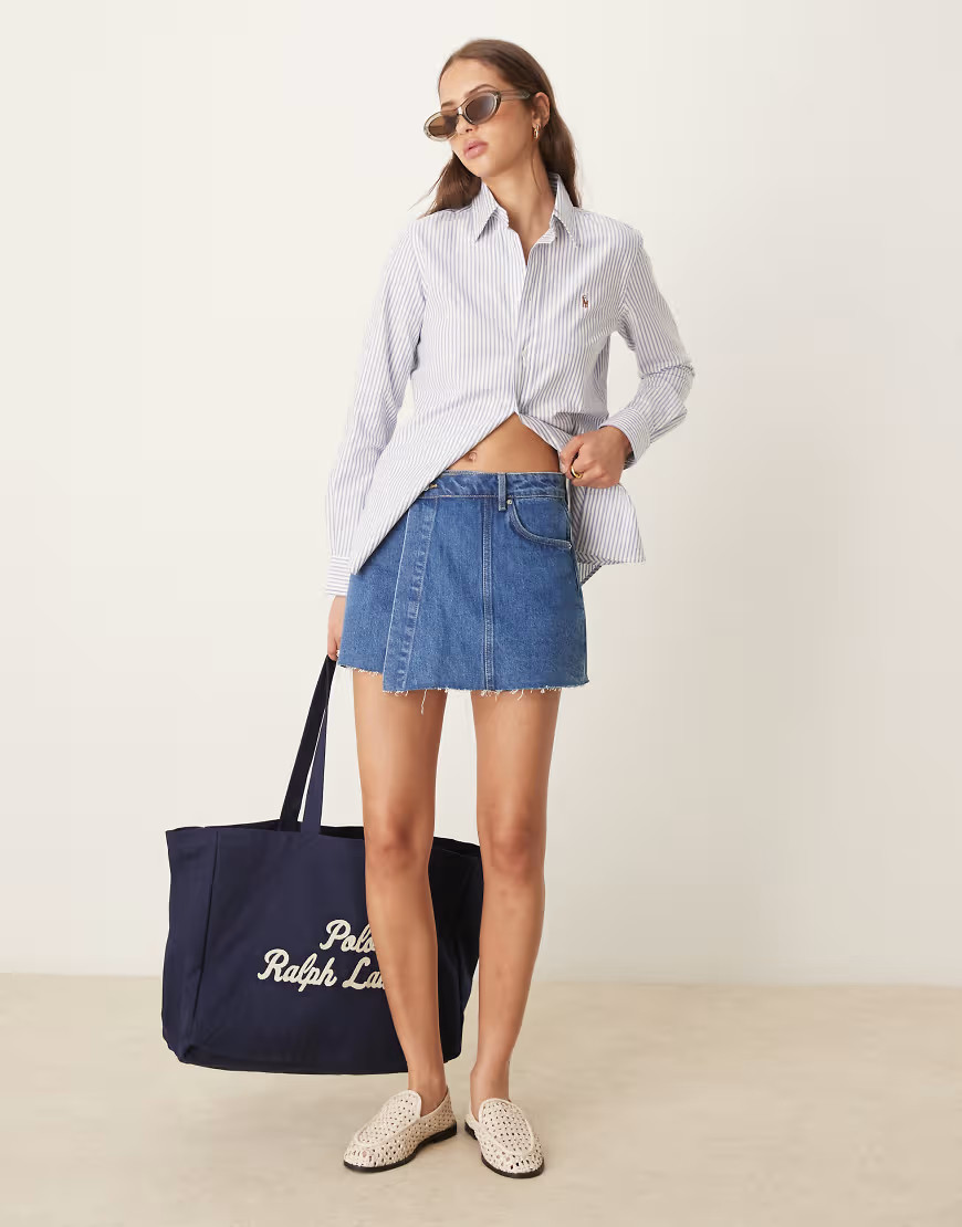 Gina Tricot - Mini denim skort met overslag in mid-wash blauw | ASOS (Global)