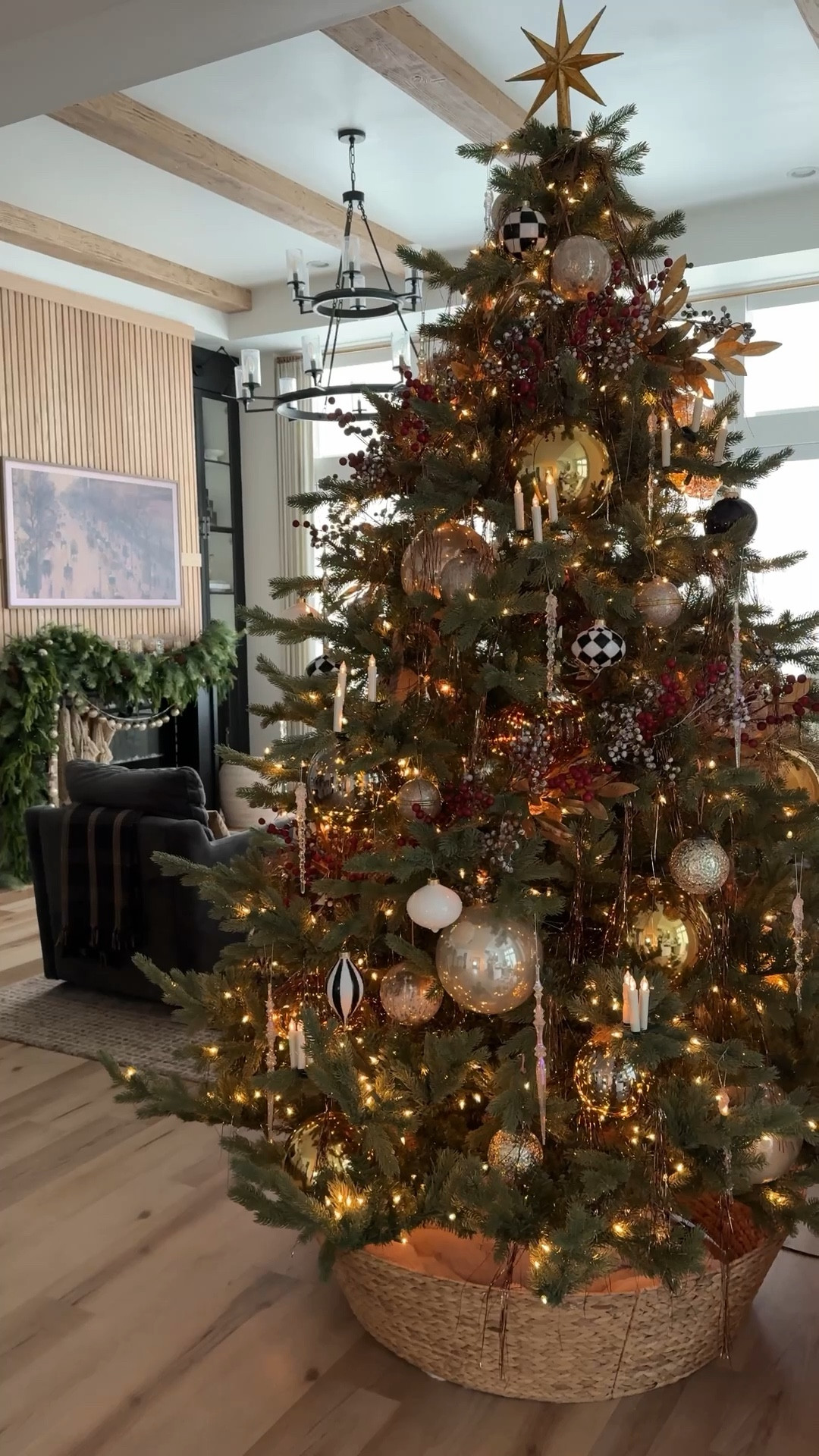 Living room Christmas tree decor! This just might be my favorite one I’ve ever done!! 

#LTKSeasonal #LTKHoliday #LTKWatchNow