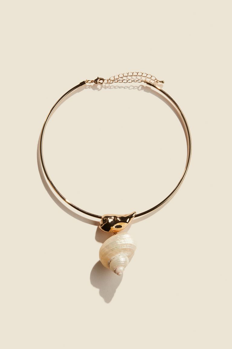 Seashell-pendant necklace - Gold-coloured - Ladies | H&M GB | H&M (UK, MY, IN, SG, PH, TW, HK)