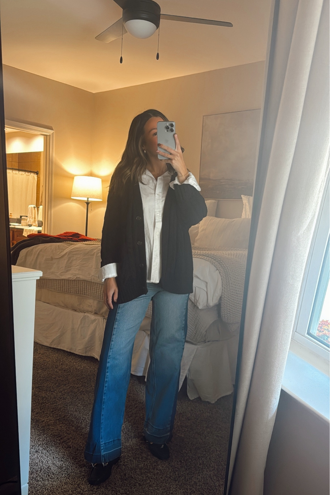 Size small in both tops and size 25 in jeans! 