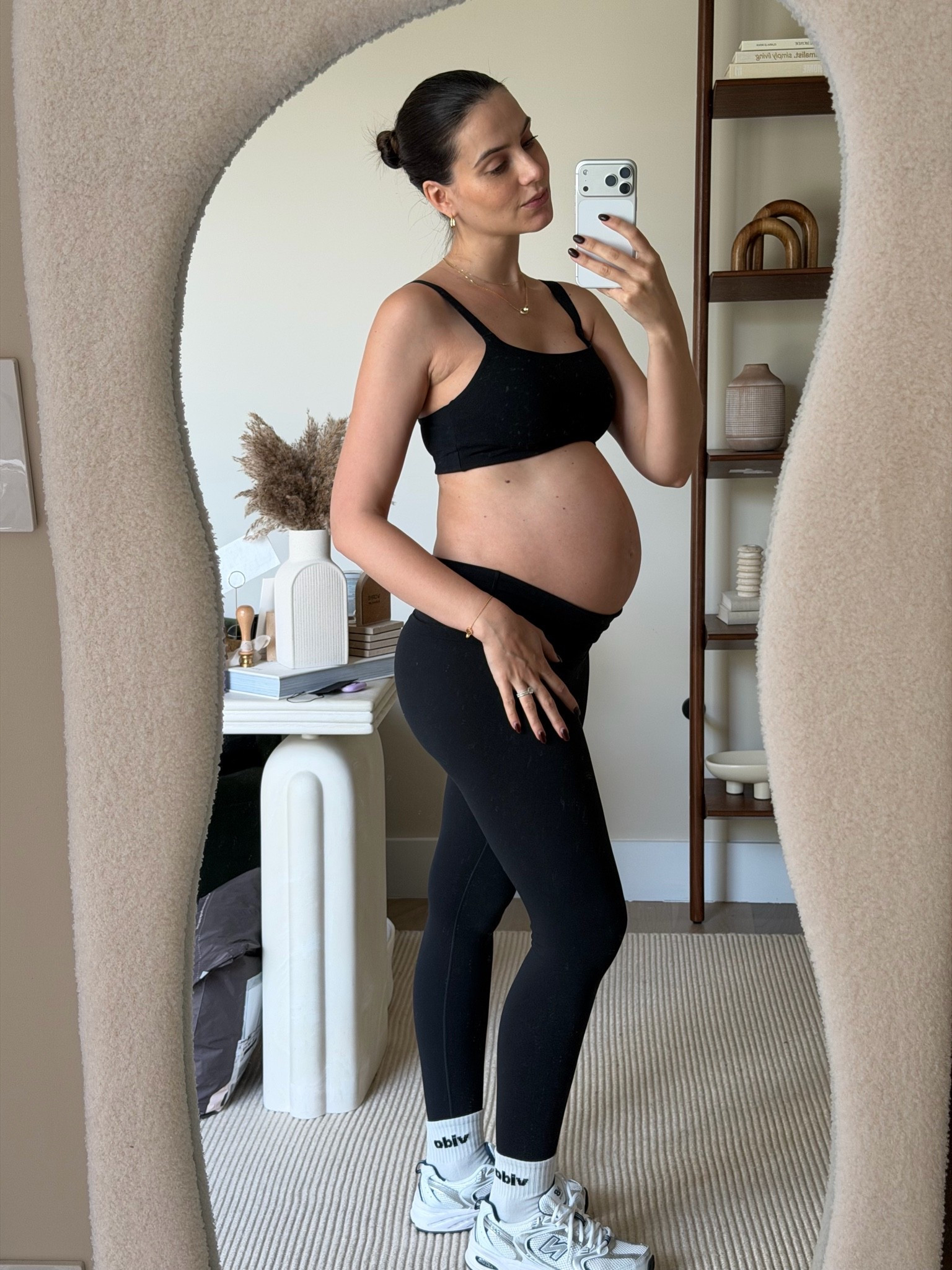 The most comfortable pregnancy workout set. It also fully covers the belly if you prefer. Super stretchy, light weight and still gives you support without being tight. I loved it!