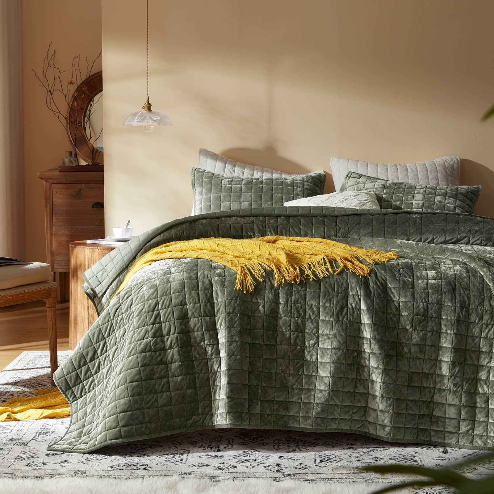 Velvet Quilt King Size-98''x106'', Lightweight Olive Green Velvet Comforter Set with 2 Pillow Shams, Soft Bedspread Coverlet Quilted Bedding Set for All Season - Walmart.com | Walmart (US)