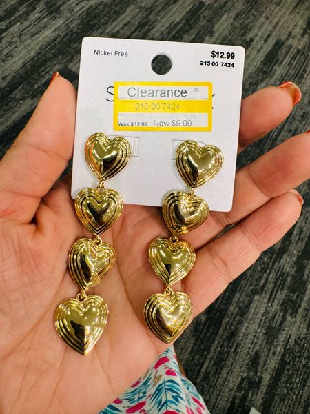 Found these pretty earrings on clearance today for less than $10 😍

#earrings #clearance #sale #ltkjewels #jewelery #hoops #goldearrings

#LTKBeauty #LTKStyleTip #LTKFestival