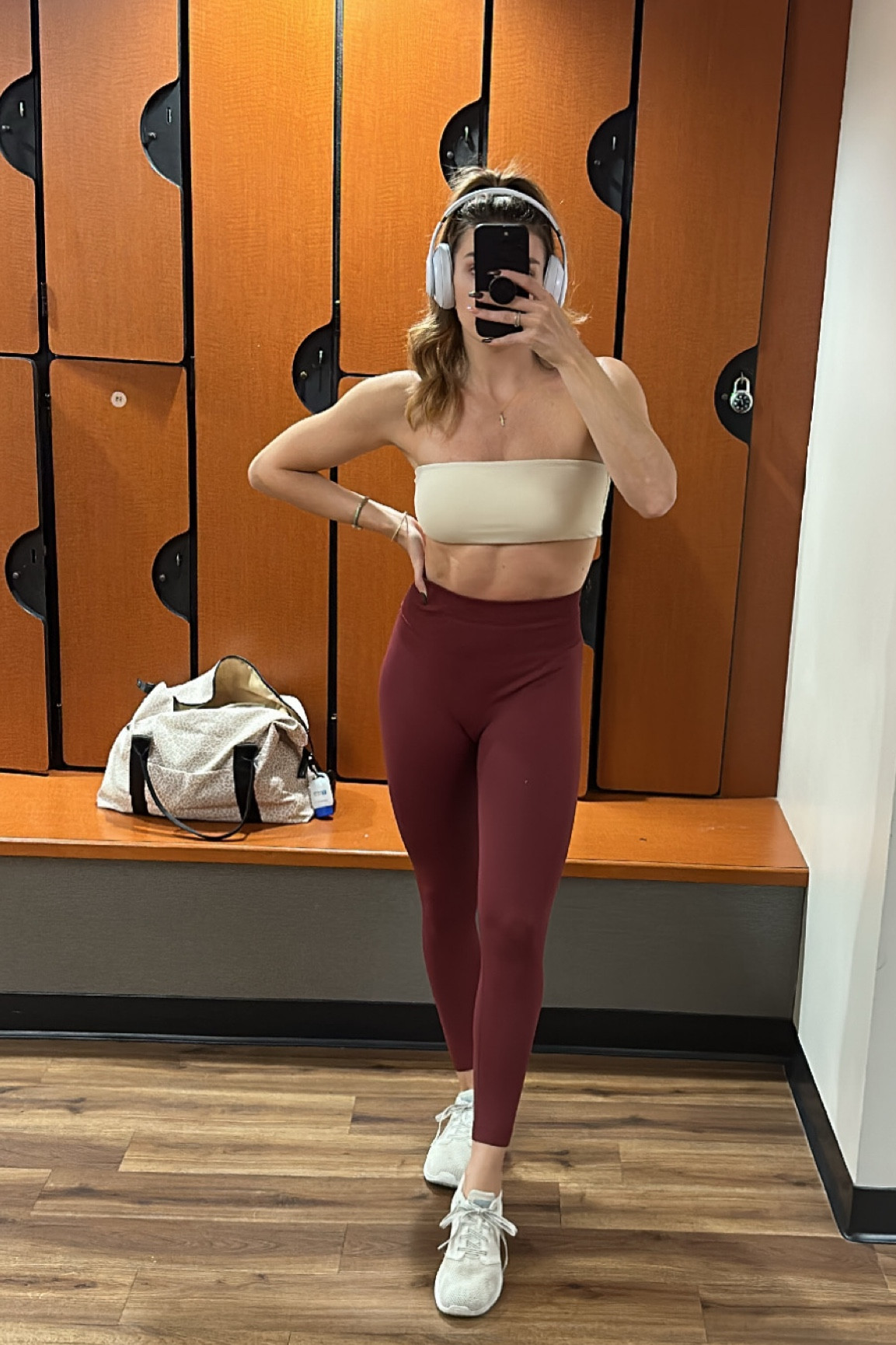 Small top
Medium bottom
9.5 shoe