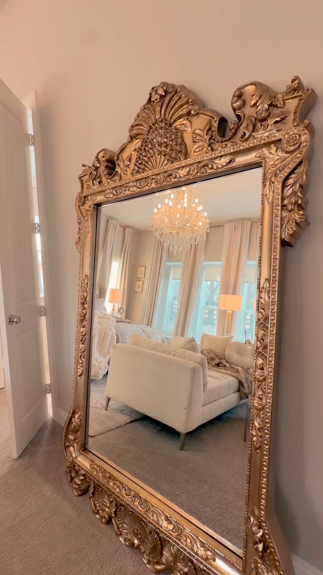 The coziest & dreamiest bedding for your new year/ spring wayfresh is here! I absolutely love my buttery soft bedsheets. They are so luxe. @wayfair is the place I always turn to when it’s time for me to refresh my home. I can’t wait to share with you how I organized my linen closet next, stay tuned 
#ad #wayfairpartner #newyearnewyou #wayfair
