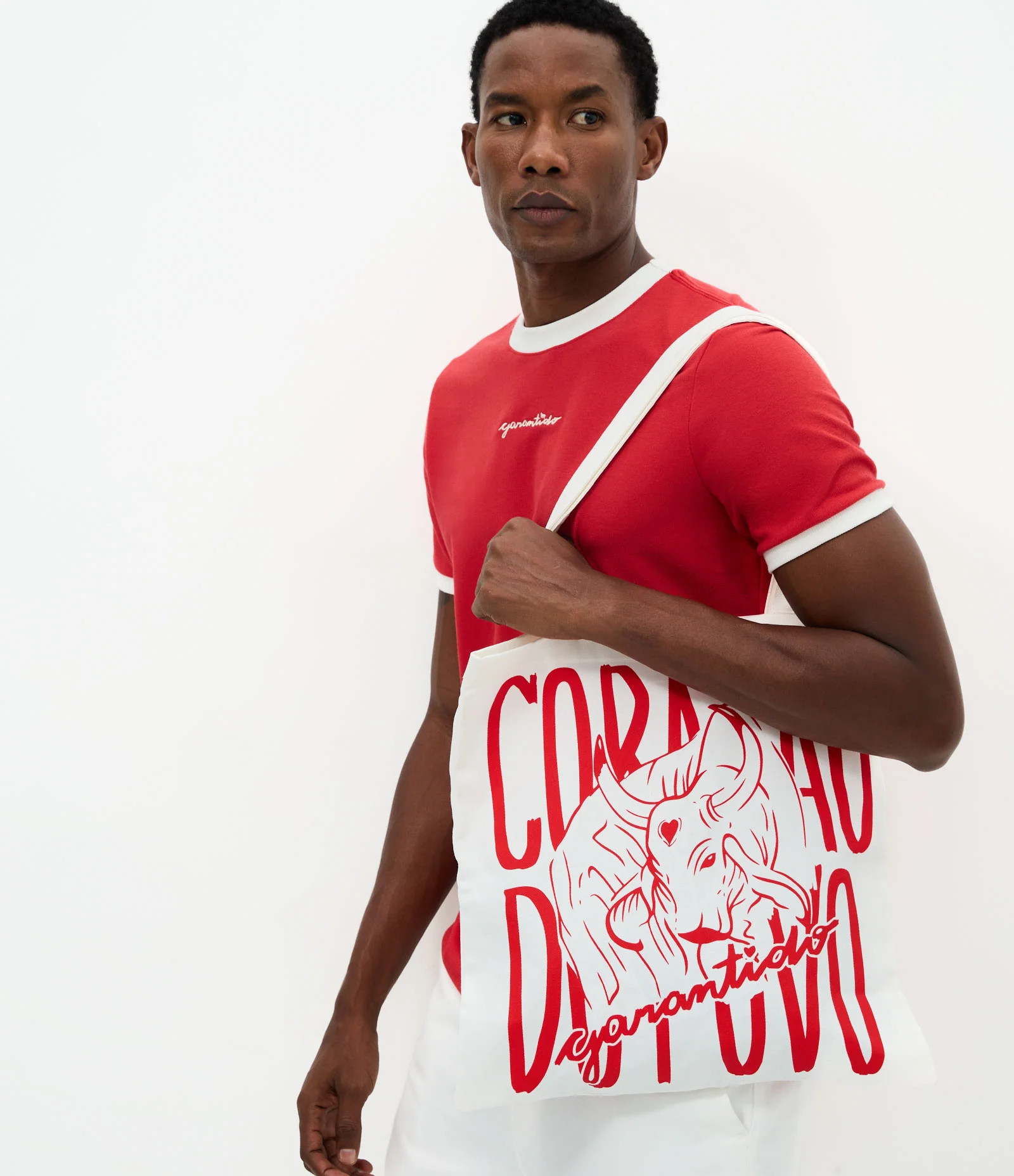 Ecobag com Estampa de Boi e Lettering Contrastante Off White - Lojas Renner | Renner (BR)