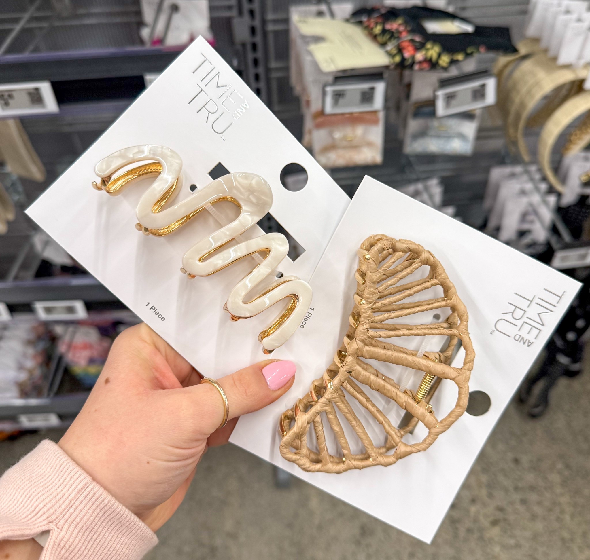 These claw clips 😍😍


#LTKdayinmylife #LTKootd #LTKgrwm