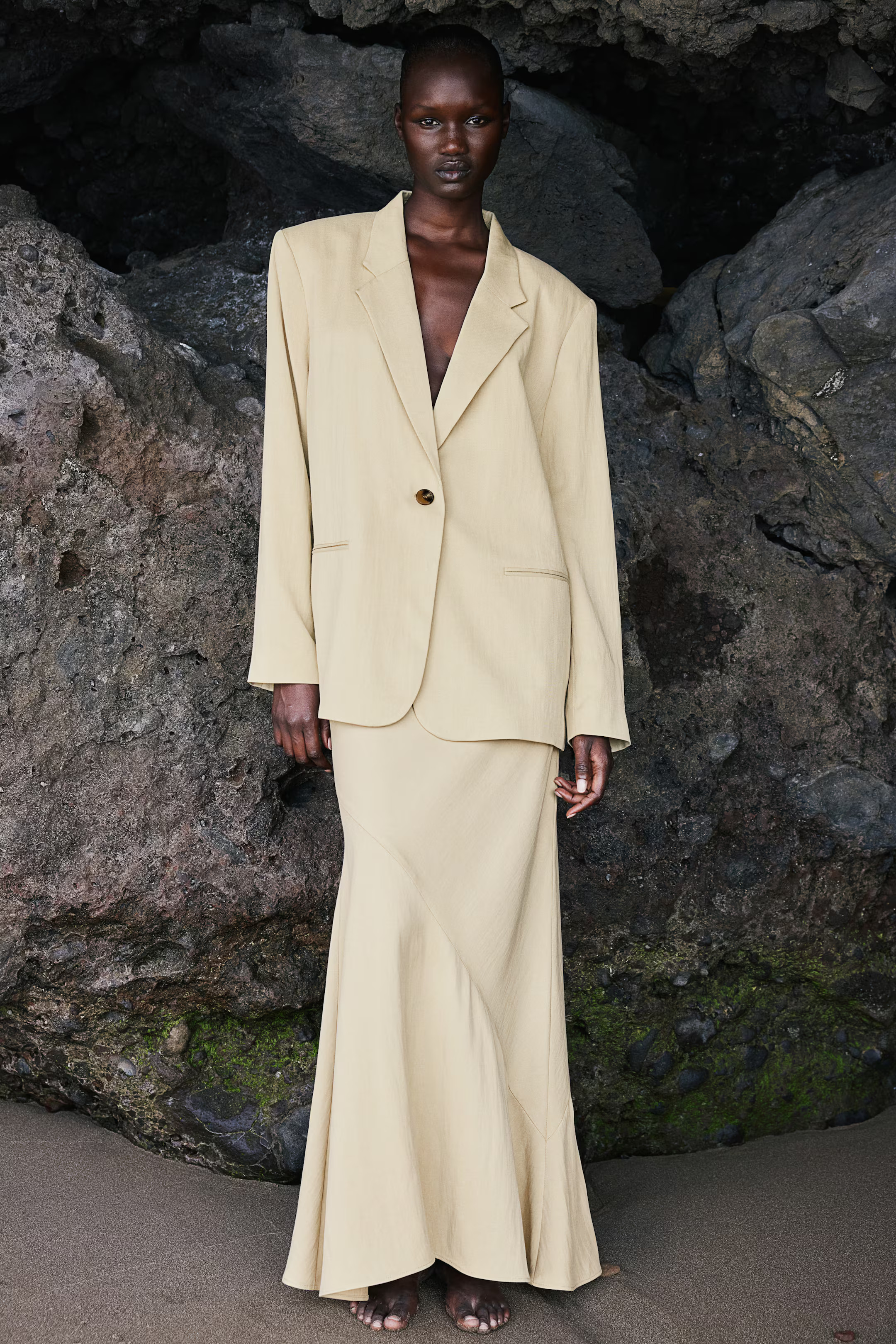 Oversized blazer | H&M (UK, MY, IN, SG, PH, TW, HK)