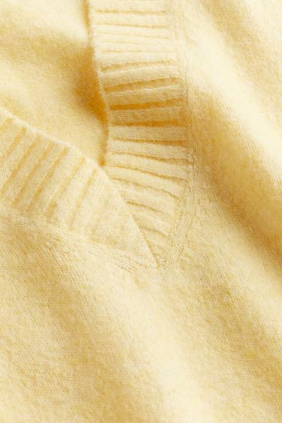 V-neck Sweater - Yellow - Ladies | H&M US | H&M (US + CA)