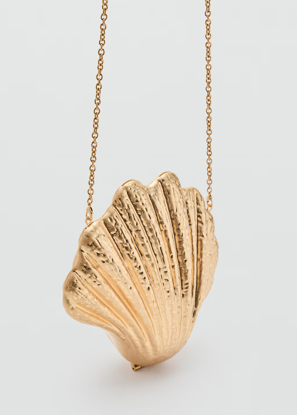 Shell design clutch bag | MANGO (UK)