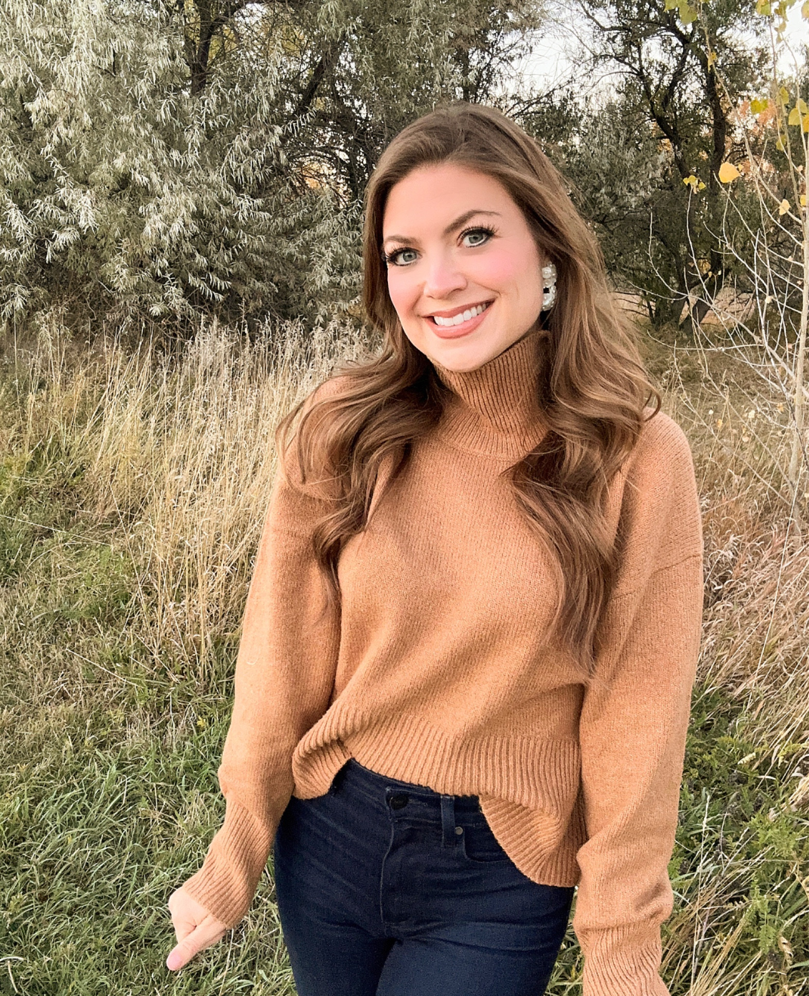 When the weather begins to shift outside, I crave warm, cozy sweaters! 🍂 This is my ideal autumn/winter top!! It just hits the mark, you know?

#LTKSeasonal #LTKfindsunder50