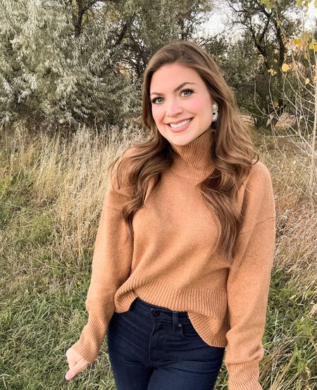 When the weather begins to shift outside, I crave warm, cozy sweaters! 🍂 This is my ideal autumn/winter top!! It just hits the mark, you know?

#LTKSeasonal #LTKfindsunder50