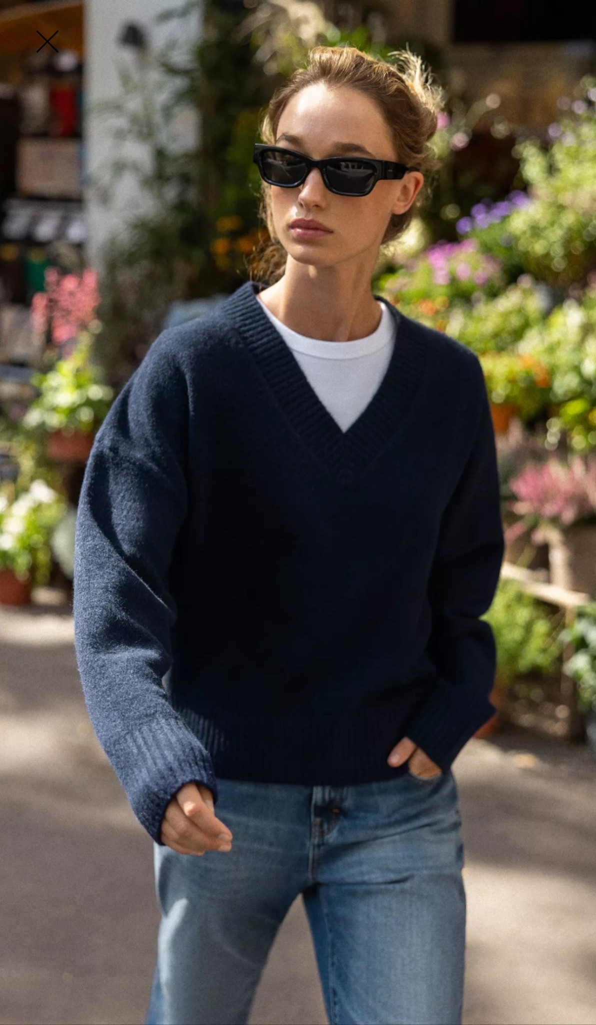 Classic Navy V-Neck Sweater 

#LTKMidsize #LTKFindsUnder100 #LTKSeasonal
