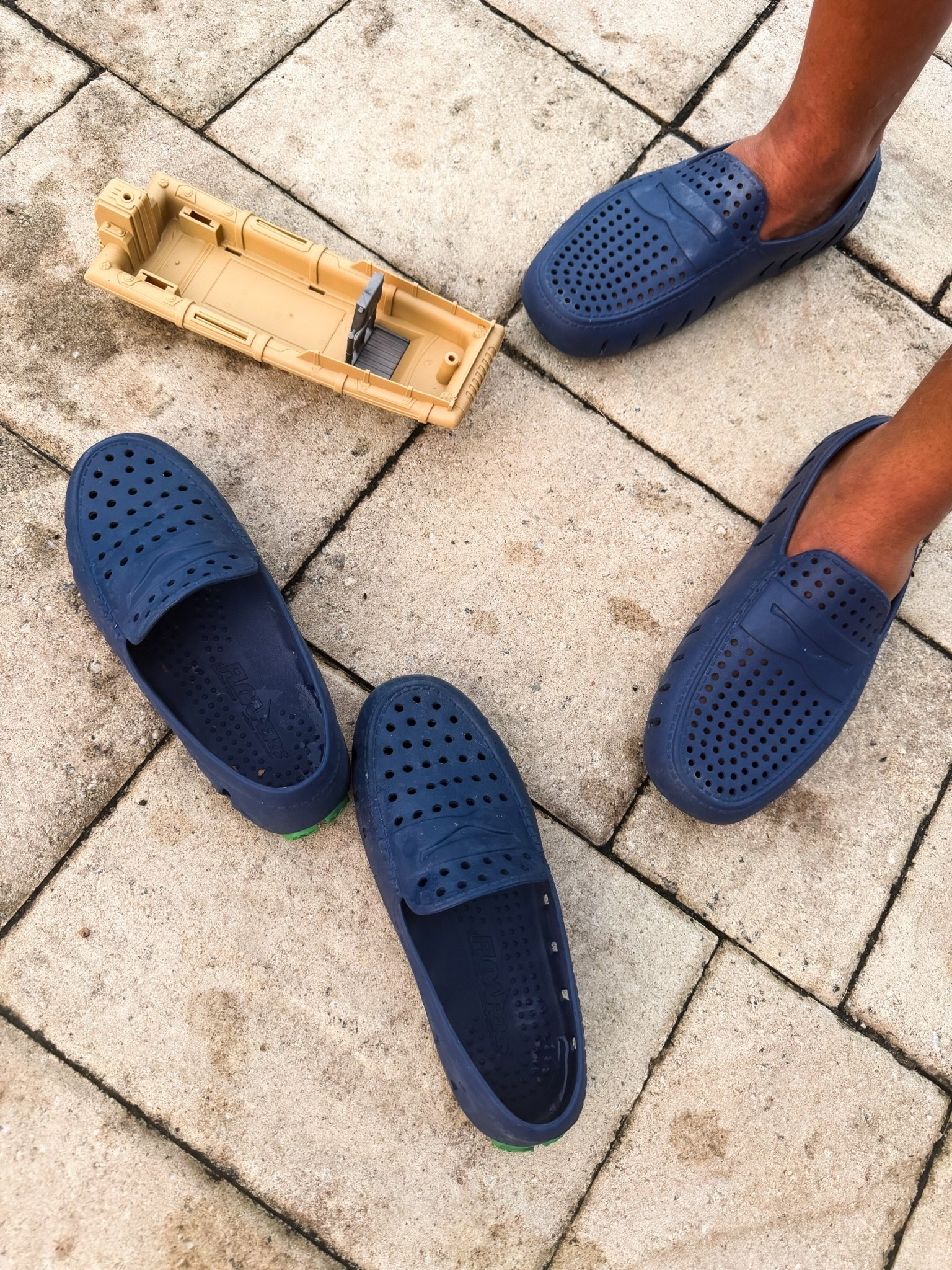 The perfect fall break travel shoe if you’re going to the beach!