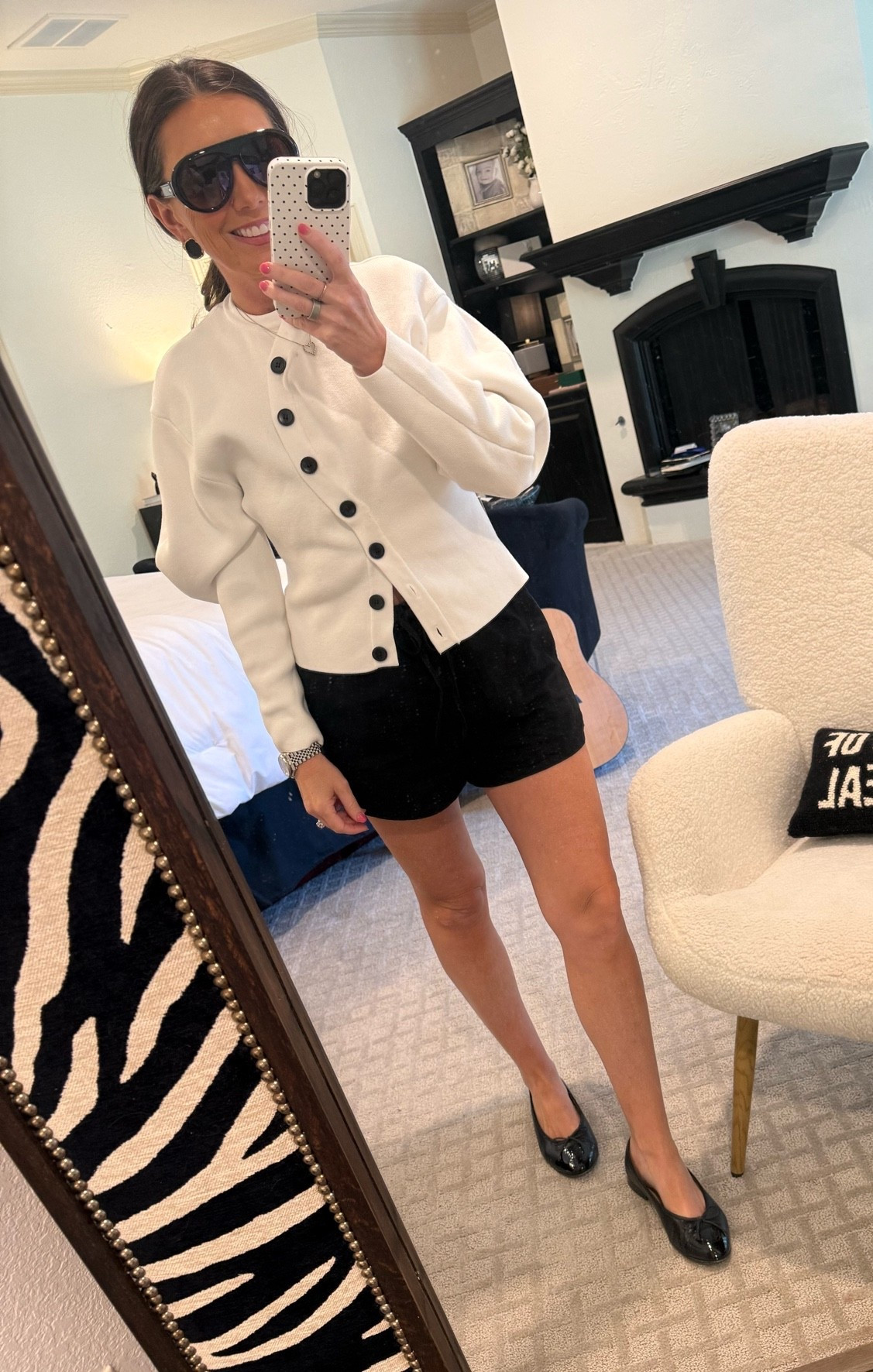 🖤🤍🖤🤍

Sweater: small
Shorts: extra small

Chanel
Chanel ballet flats
Ballet flats
Linen shorts
Black line shorts
Preppy
Preppy outfit
Spring outfit

#LTKSeasonal #LTKOver40 #LTKPetite